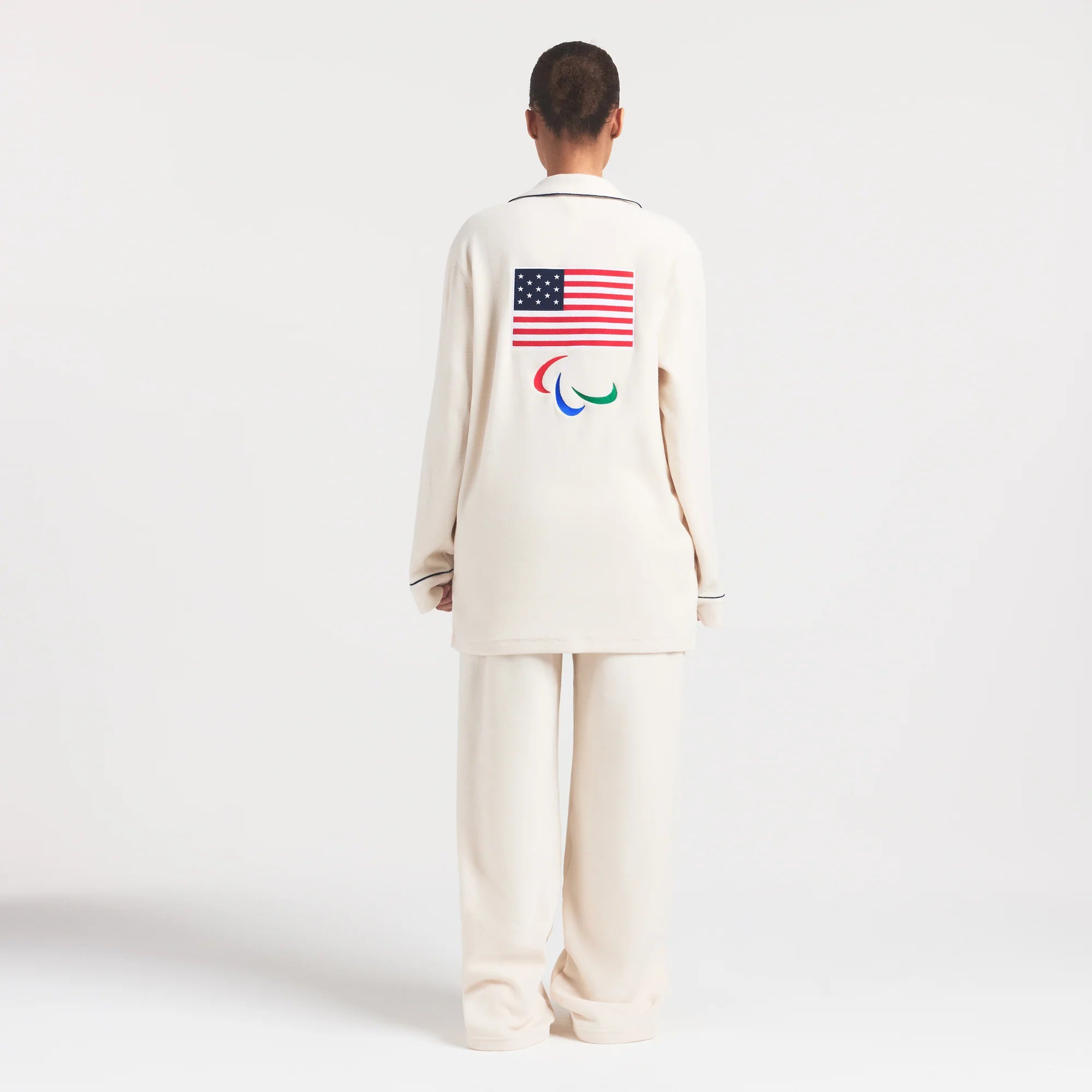 SKIMS FOR TEAM USA UNISEX FLEECE PARALYMPIC OVERSIZED SLEEP TOP | ECRU ON A MODEL FRONT VIEW @ | FOCUS: 0.0, 1.0, 0.9