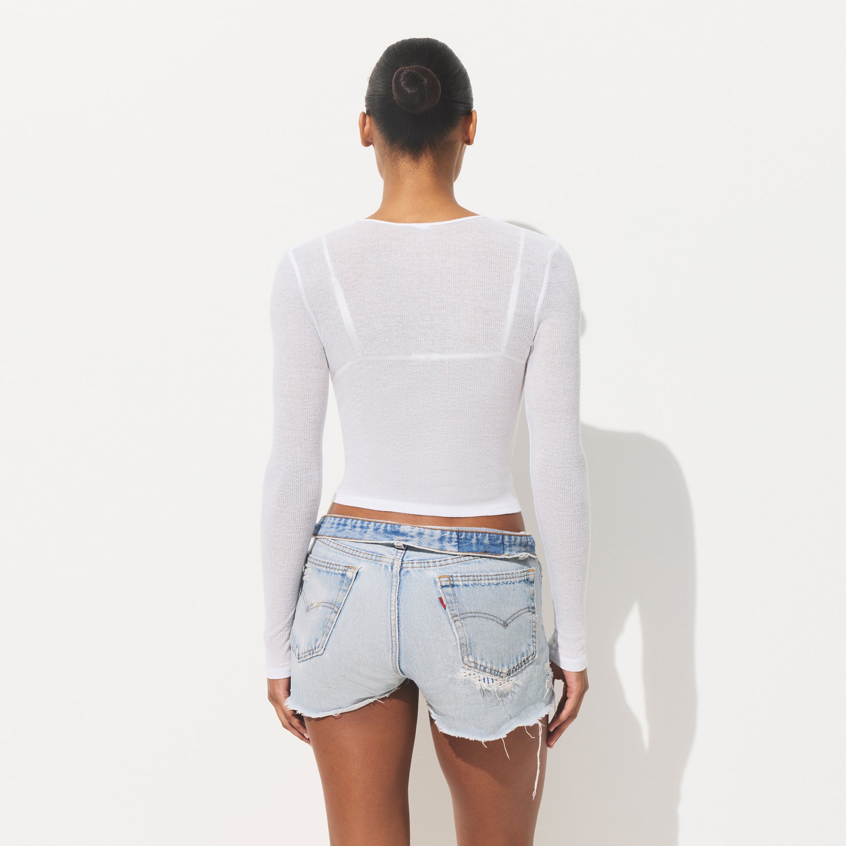 SHEER COTTON LONG SLEEVE T-SHIRT | SNOW ON A MODEL SIDE VIEW | FOCUS: 0.0, 1.0, 0.9