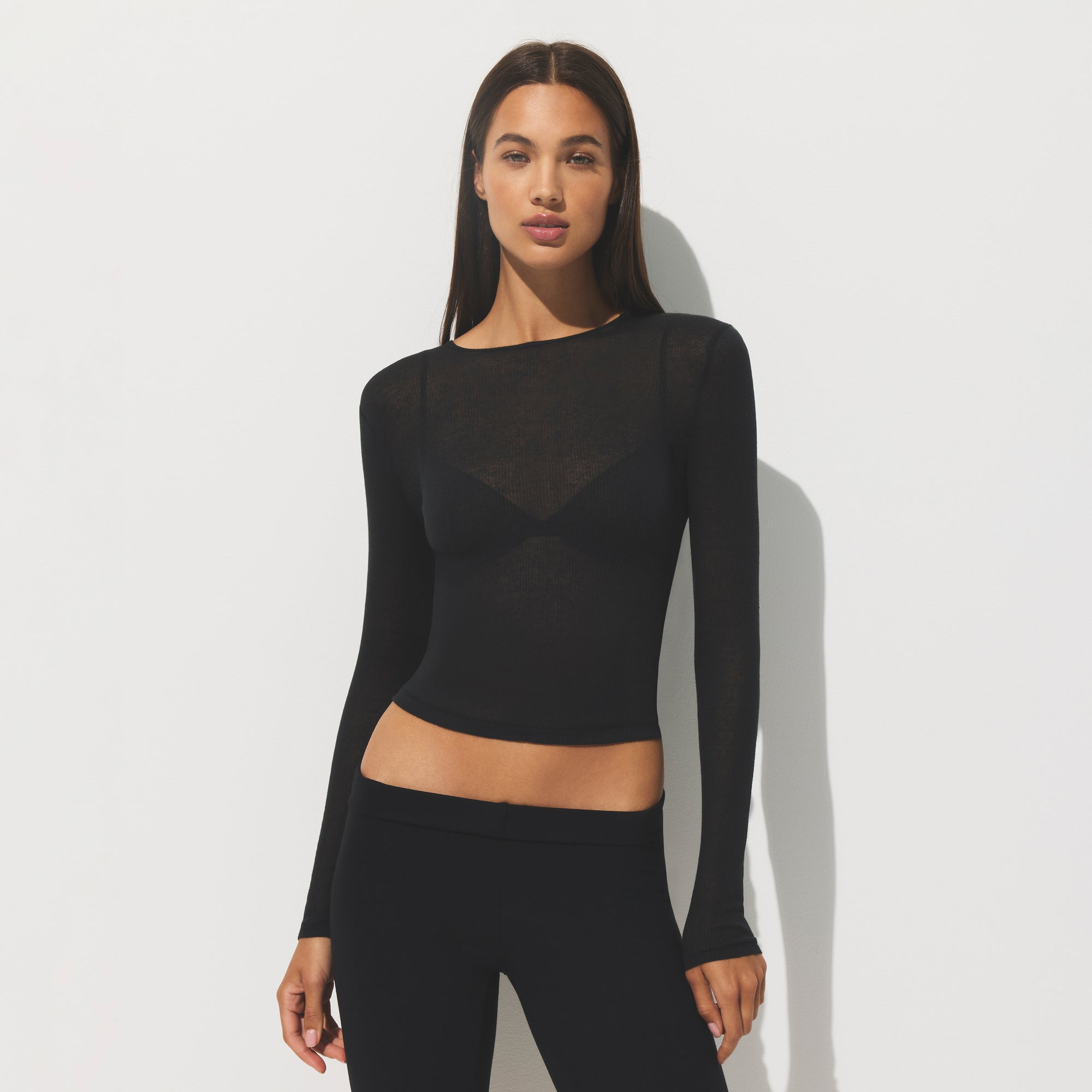 SHEER COTTON LONG SLEEVE T-SHIRT | SOOT ON A MODEL SIDE VIEW | FOCUS: 0.0, 1.0, 0.9