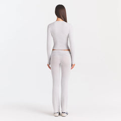 COTTON RIB LONG SLEEVE T-SHIRT | LIGHT HEATHER GREY ON A MODEL FRONT VIEW @ | FOCUS: 0.0, 1.0, 0.9