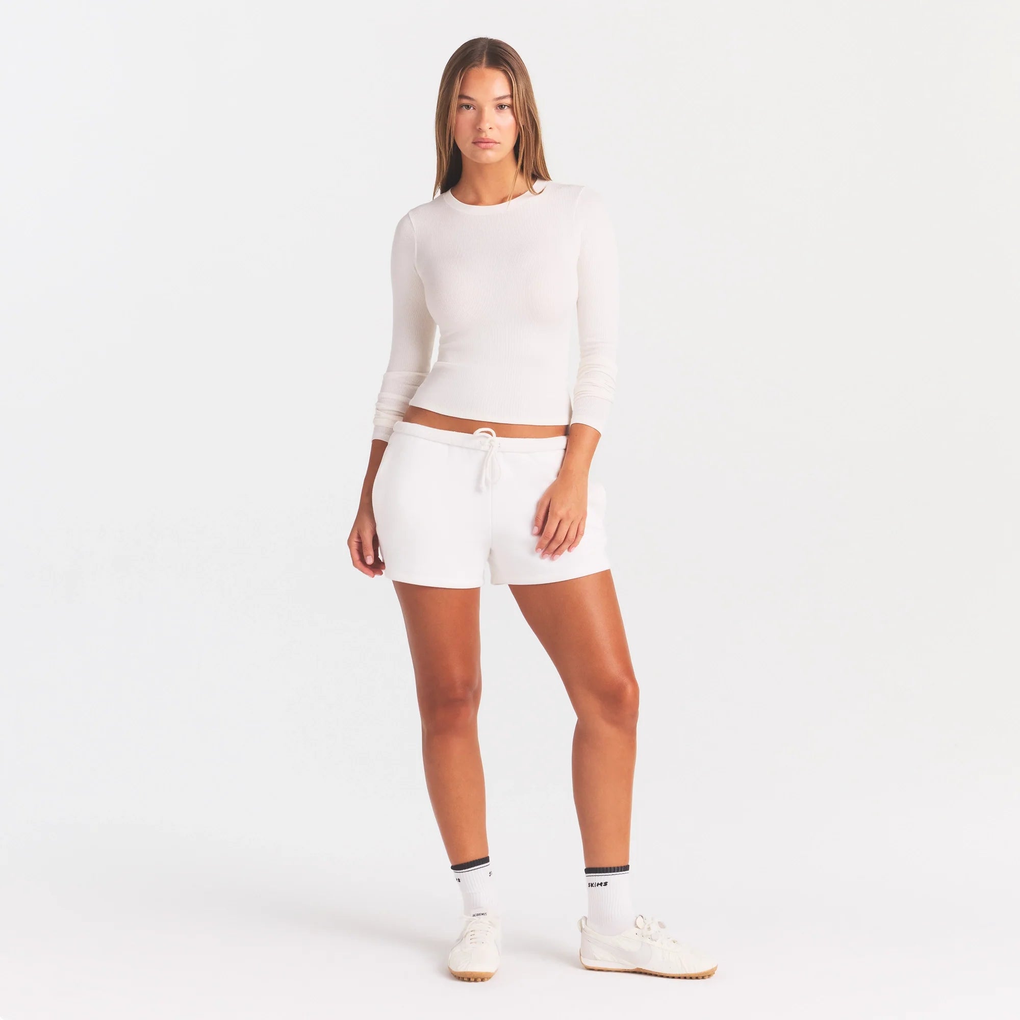 COTTON RIB LONG SLEEVE T-SHIRT | MARBLE ON A MODEL FRONT VIEW @ | FOCUS: 0.0, 1.0, 0.9