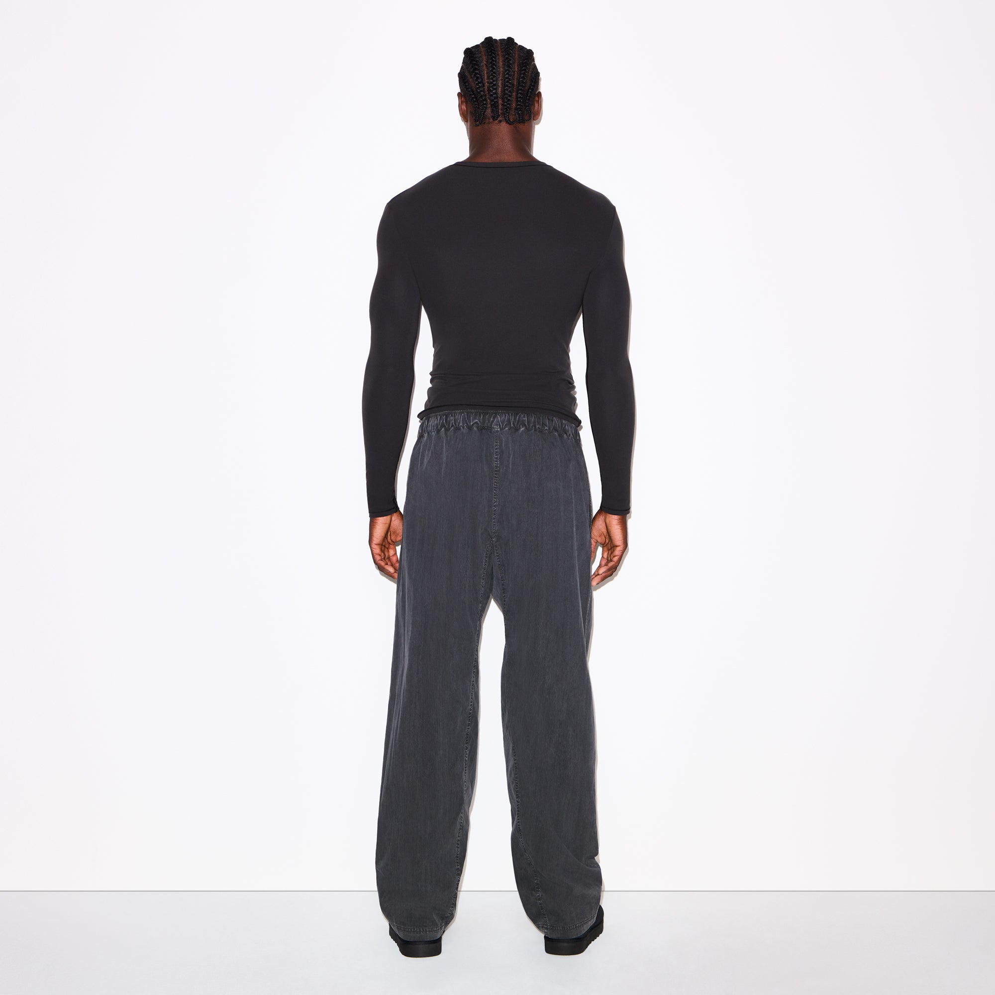 FITS EVERYBODY MENS SLIM LONG SLEEVE T-SHIRT | ONYX ON A MODEL FRONT VIEW @ | FOCUS: 0.0, 1.0, 0.9