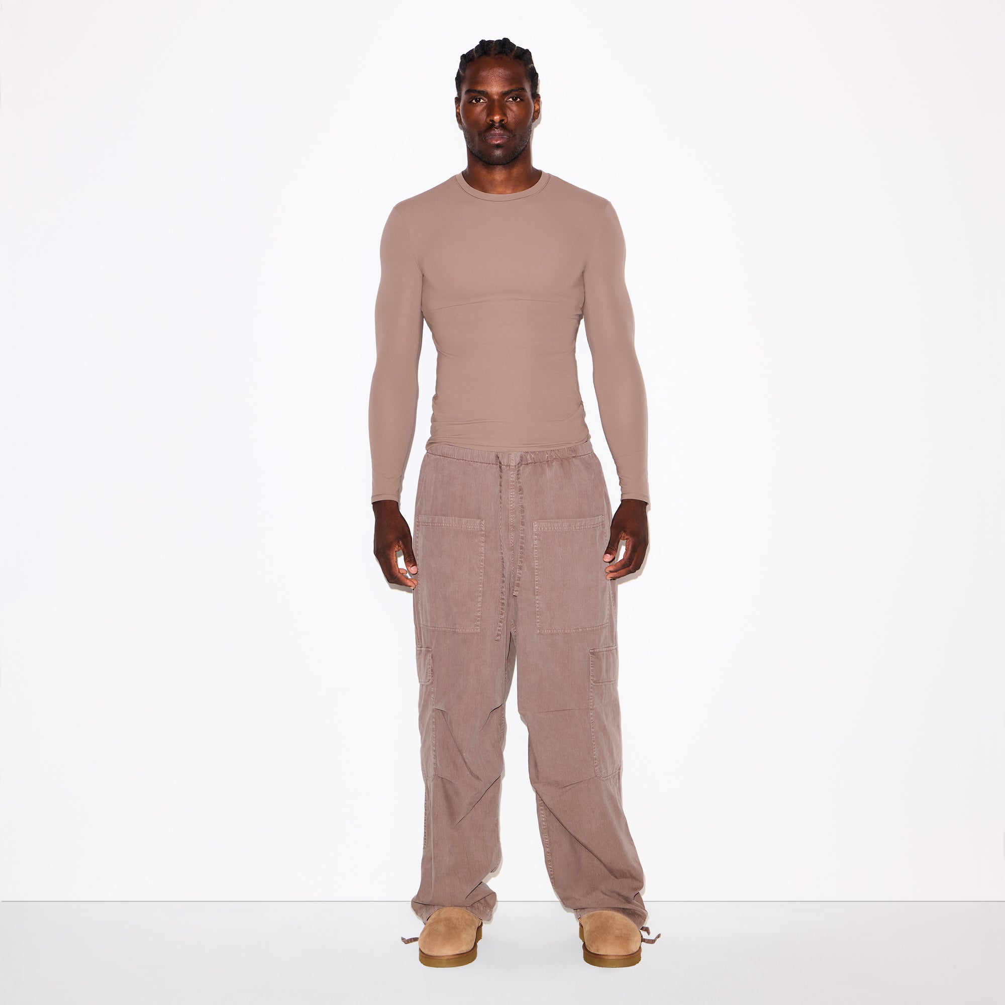 FITS EVERYBODY MENS SLIM LONG SLEEVE T-SHIRT | UMBER ON A MODEL FRONT VIEW @ | FOCUS: 0.0, 1.0, 0.9