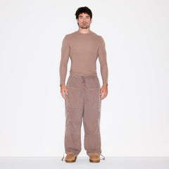 FITS EVERYBODY MENS SLIM LONG SLEEVE T-SHIRT | UMBER ON A MODEL FRONT VIEW @ | FOCUS: 0.0, 1.0, 0.9