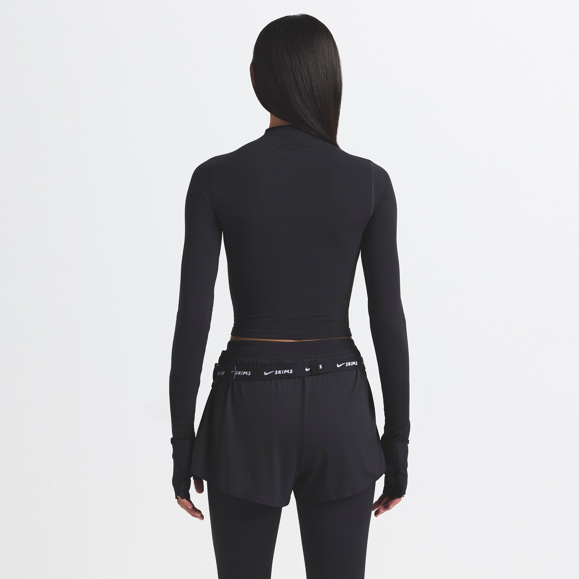 NikeSKIMS VINTAGE SEAMLESS MOCK NECK CROP TOP | OBSIDIAN ON A MODEL SIDE VIEW @ | FOCUS: 0.9, 0.1, 0.7