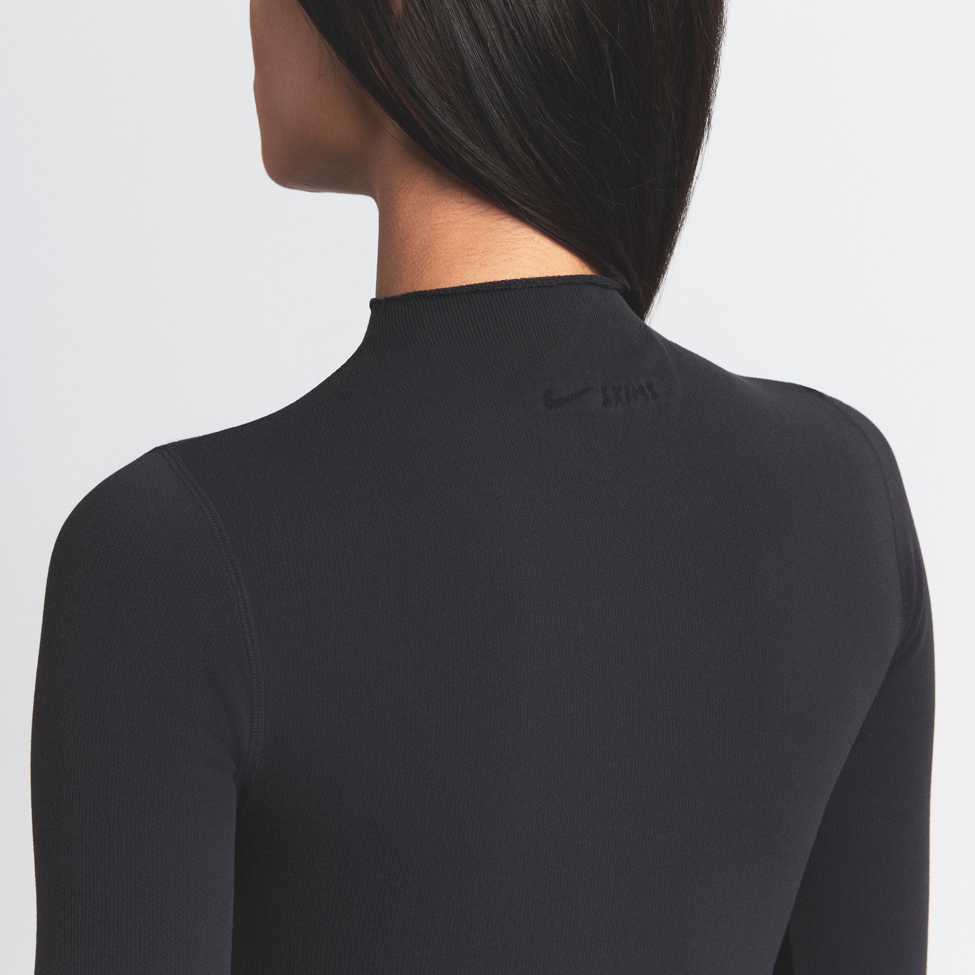 NikeSKIMS VINTAGE SEAMLESS MOCK NECK CROP TOP | OBSIDIAN ON A MODEL SIDE VIEW @ | FOCUS: 0.9, 0.1, 0.7