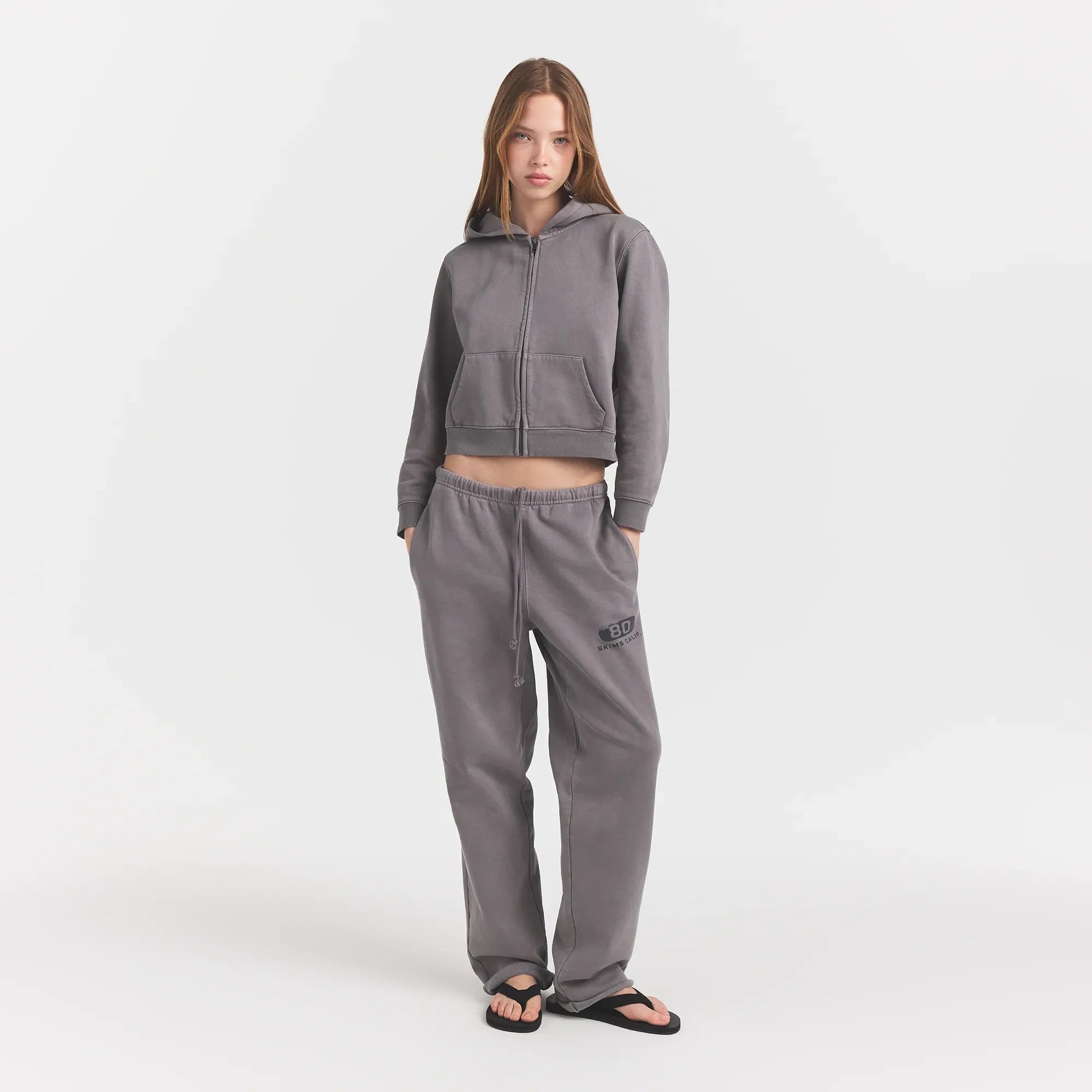 BOYFRIEND FLEECE ZIP UP HOODIE | SHADOW ON A MODEL FRONT VIEW @ | FOCUS: 0.0, 1.0, 0.9