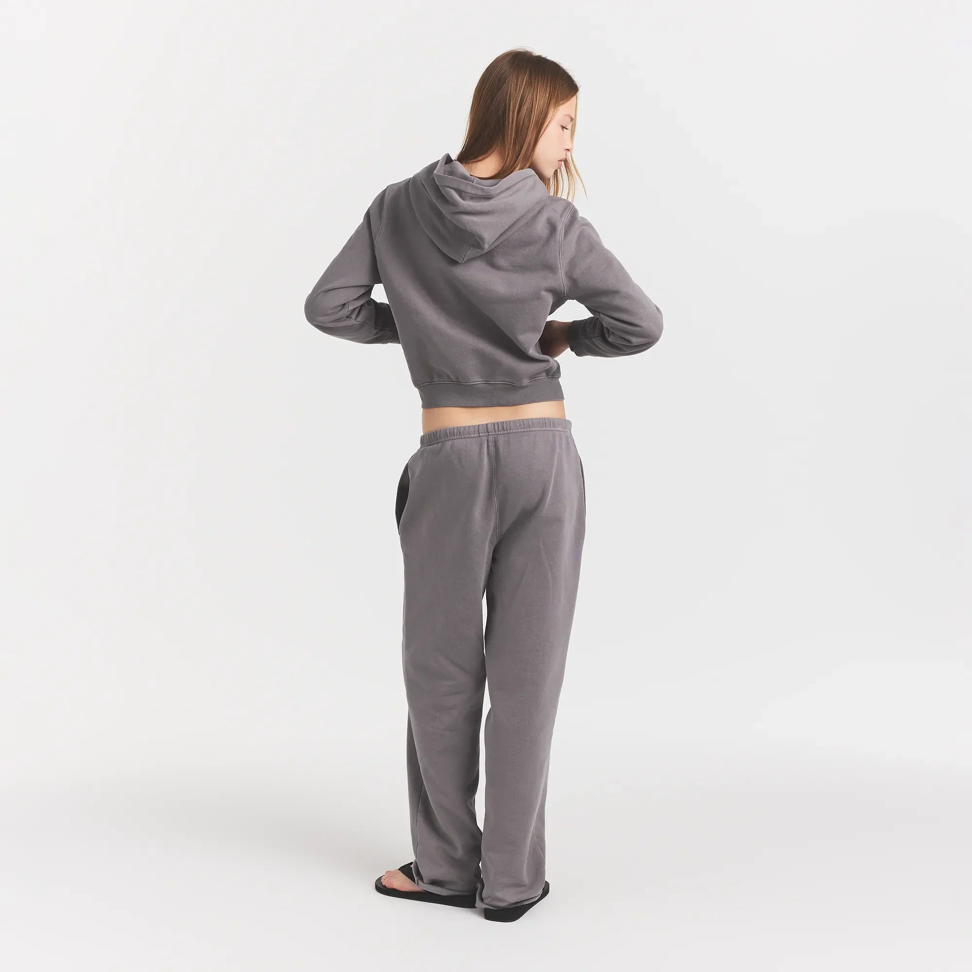 BOYFRIEND FLEECE ZIP UP HOODIE | SHADOW ON A MODEL BACK VIEW @ | FOCUS: 0.0, 1.0, 0.9