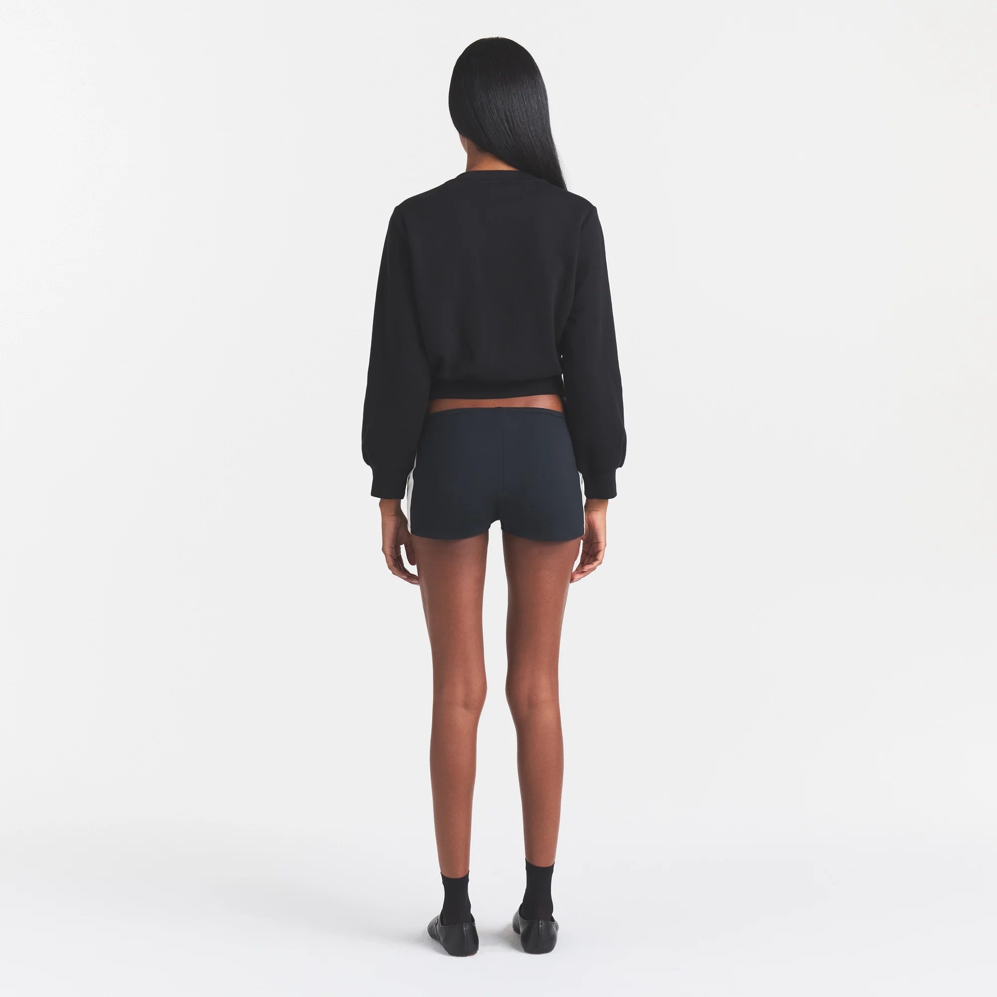 COTTON FLEECE SHRUNKEN CARDIGAN | ONYX ON A MODEL FRONT VIEW @ | FOCUS: 0.0, 1.0, 0.9