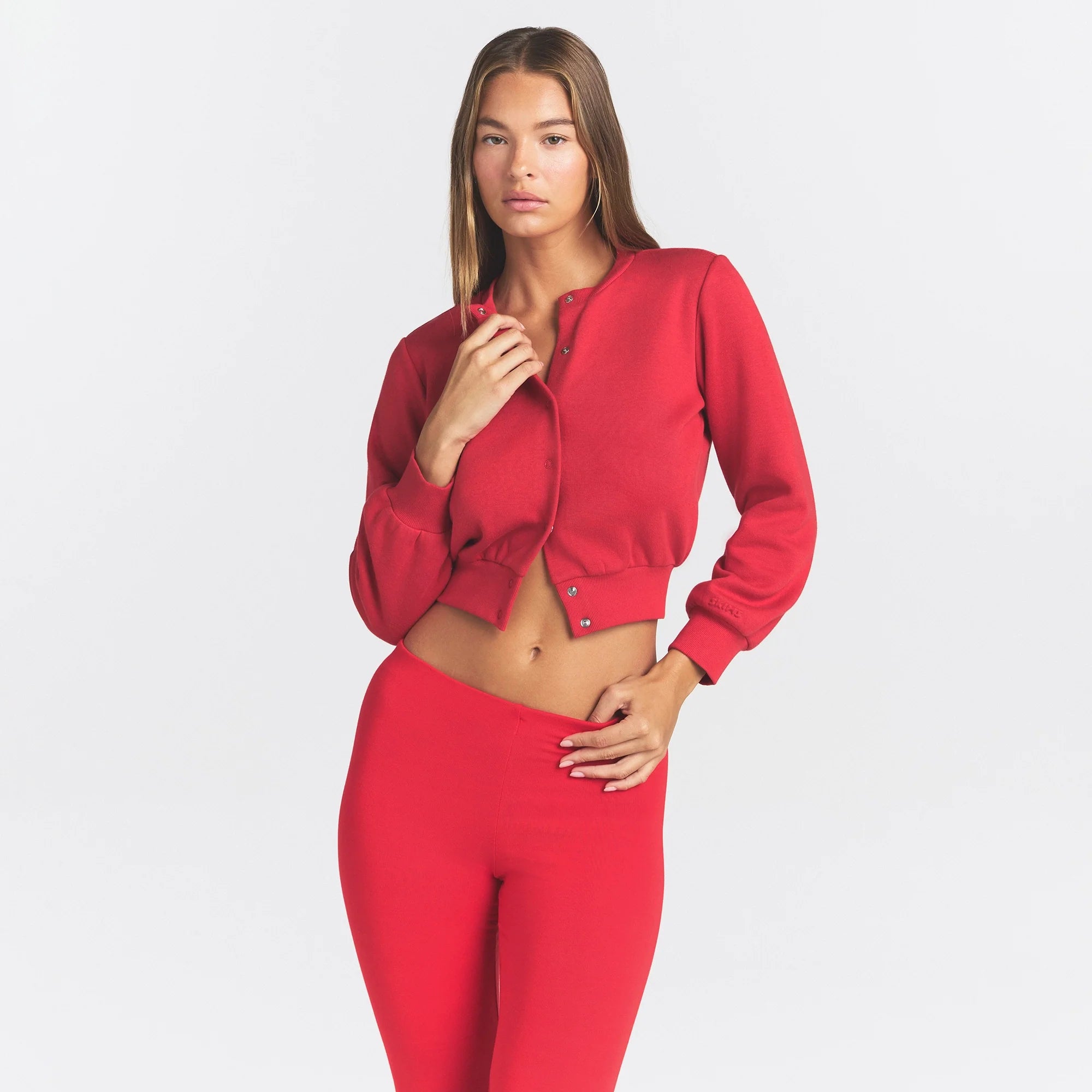 COTTON FLEECE SHRUNKEN CARDIGAN | WASHED RED ON A MODEL SIDE VIEW @ | FOCUS: 0.0, 1.0, 0.9