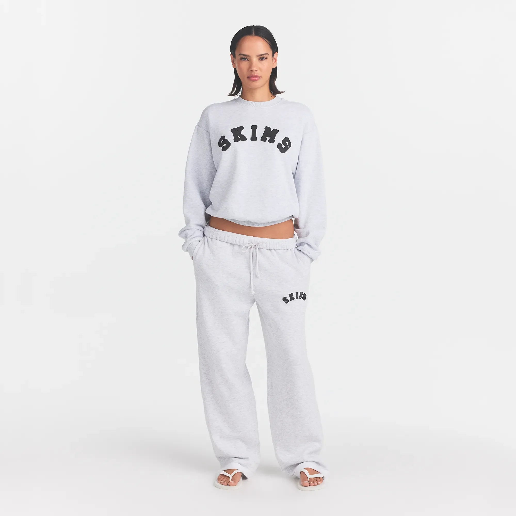 COTTON FLEECE CLASSIC CREWNECK | LIGHT HEATHER GREY WITH ONYX LOGO ON A MODEL FRONT VIEW @ | FOCUS: 0.0, 1.0, 0.9
