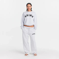 COTTON FLEECE CLASSIC CREWNECK | LIGHT HEATHER GREY WITH ONYX LOGO ON A MODEL FRONT VIEW @ | FOCUS: 0.0, 1.0, 0.9