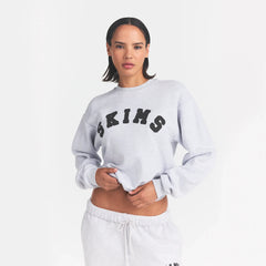 COTTON FLEECE CLASSIC CREWNECK | LIGHT HEATHER GREY WITH ONYX LOGO ON A MODEL FRONT VIEW @ | FOCUS: 0.0, 1.0, 0.9