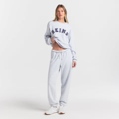 COTTON FLEECE CLASSIC CREWNECK | PLAID ARCHED LOGO PATCH ON A MODEL FRONT VIEW @ | FOCUS: 0.0, 1.0, 0.9