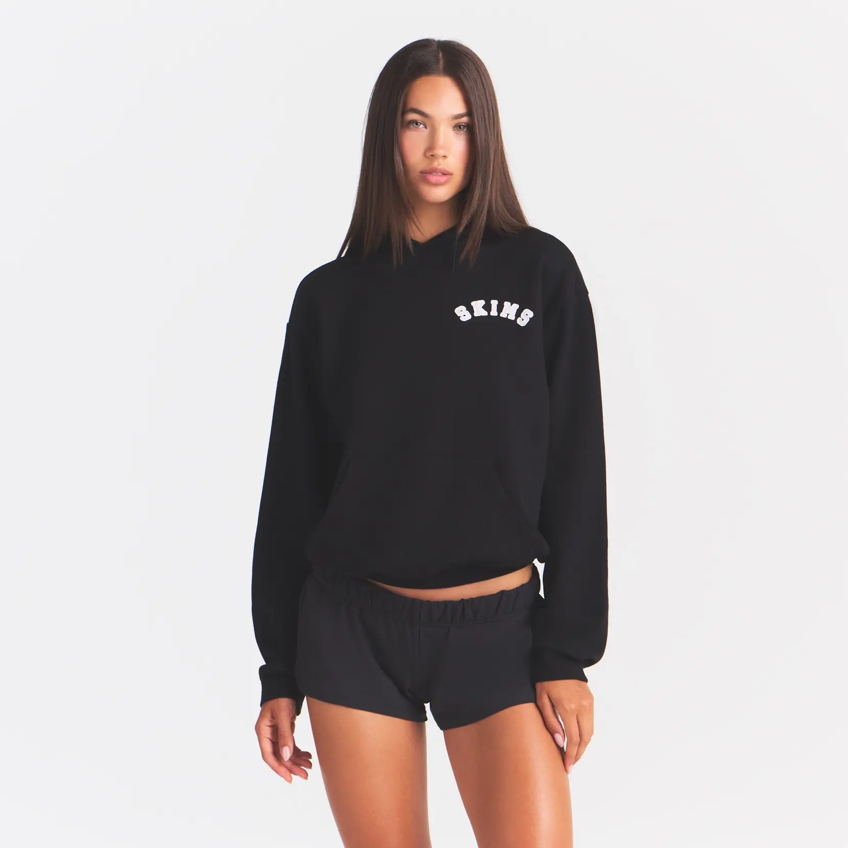 COTTON FLEECE CLASSIC HOODIE | ONYX SNOW ARCHED SKIMS LOGO ON A MODEL | FLT@ | FOCUS: 0.0, 1.0, 0.9
