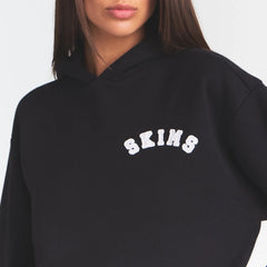 COTTON FLEECE CLASSIC HOODIE | ONYX SNOW ARCHED SKIMS LOGO ON A MODEL | FLT@ | FOCUS: 0.0, 1.0, 0.9