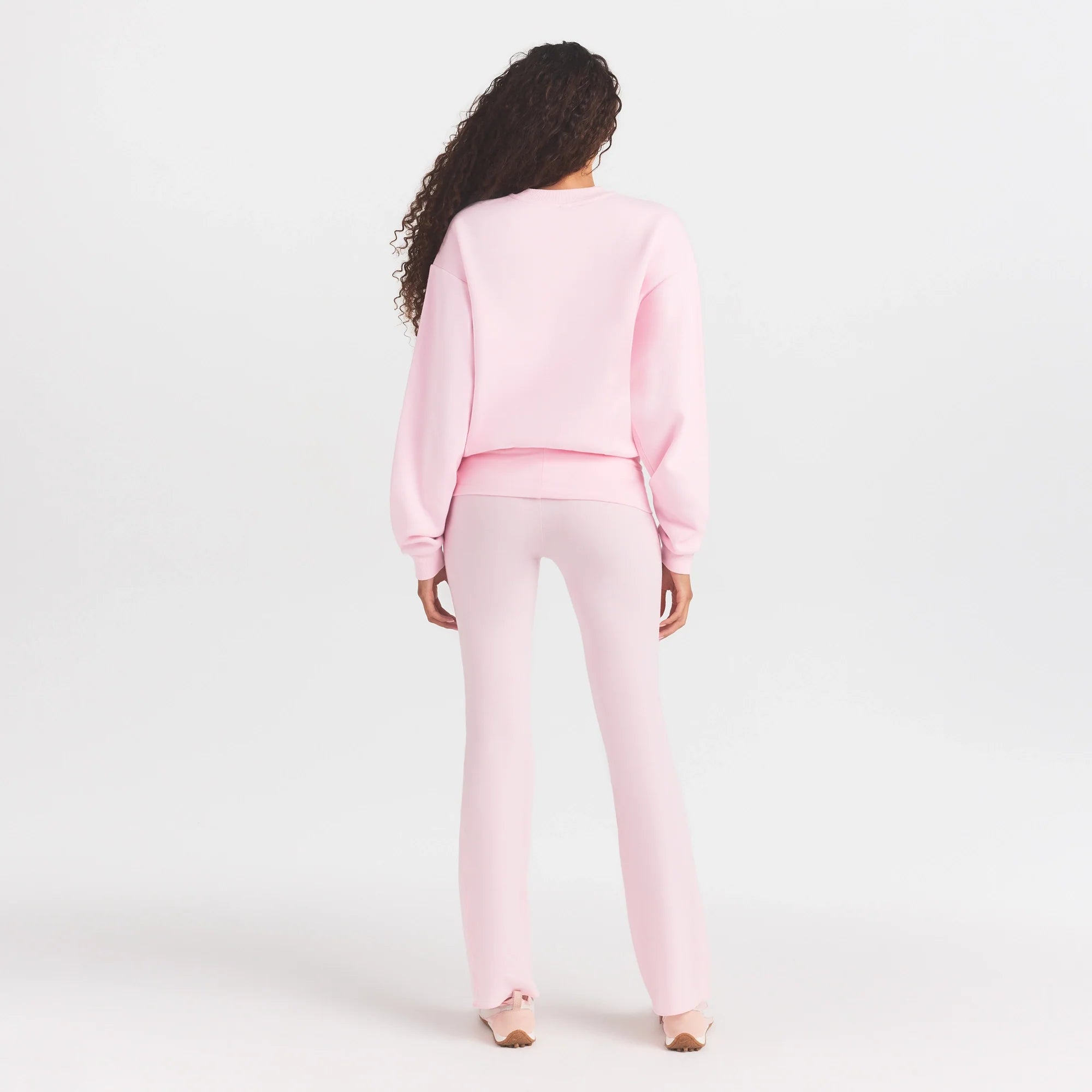 COTTON FLEECE CLASSIC CREWNECK | CHERRY BLOSSOM ON A MODEL FRONT VIEW @ | FOCUS: 0.0, 1.0, 0.9