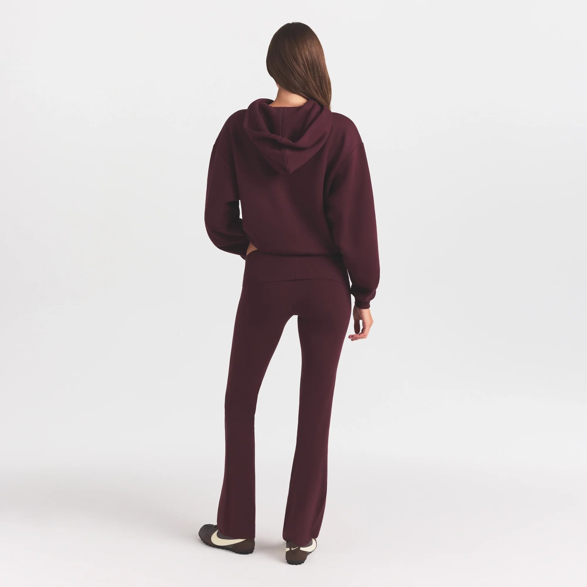 COTTON FLEECE CLASSIC HOODIE | CURRANT ON A MODEL FRONT VIEW @ | FOCUS: 0.0, 1.0, 0.9