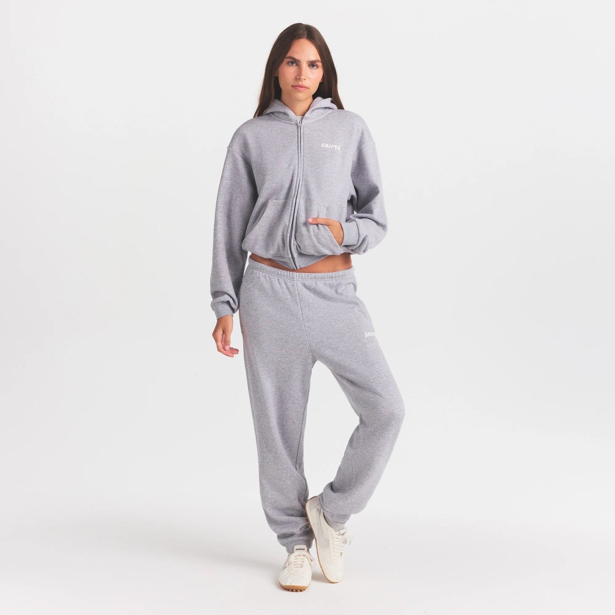COTTON FLEECE STRAIGHT LEG PANT WITH EMBOSSED LOGO | HEATHER GREY & LAYS FLAT ON A WHITE BACKGROUND | FLT