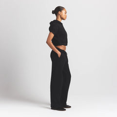COTTON FLEECE BUBBLE SLEEVE CROPPED ZIP UP | ONYX ON A MODEL SIDE VIEW S | FOCUS: 0.0, 1.0, 0.9