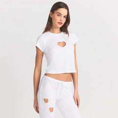 WORN IN JERSEY BABY HEART T-SHIRT | SNOW ON A MODEL FRONT VIEW @ | FOCUS: 0.0, 1.0, 0.9