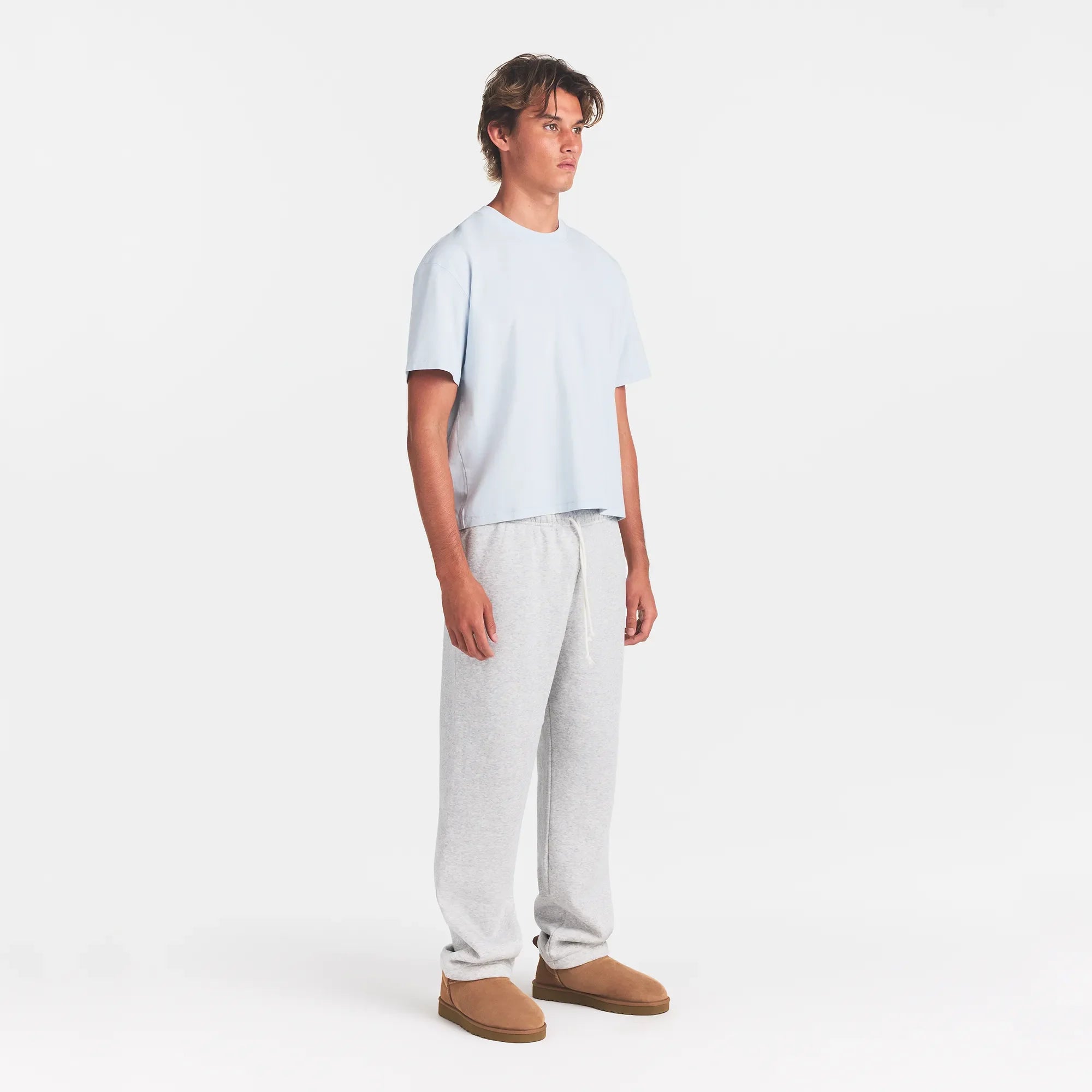 HEAVYWEIGHT COTTON MENS RELAXED CROPPED CREWNECK | ATMOSPHERE ON A MODEL SIDE VIEW @ | FOCUS: 0.0, 1.0, 0.9
