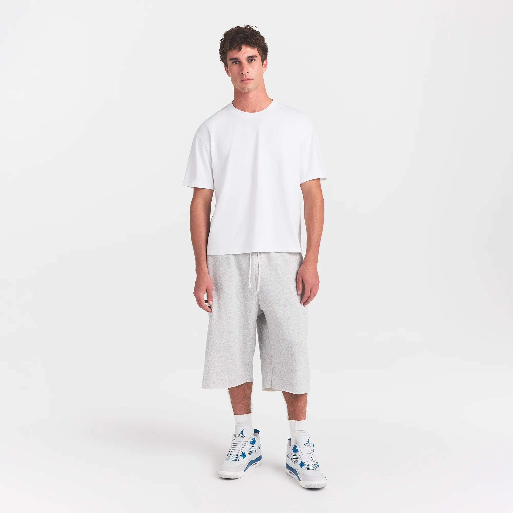 HEAVYWEIGHT COTTON MENS RELAXED CROPPED CREW NECK T-SHIRT | CHALK ON A MODEL FRONT VIEW @ | FOCUS: 0.0, 1.0, 0.9