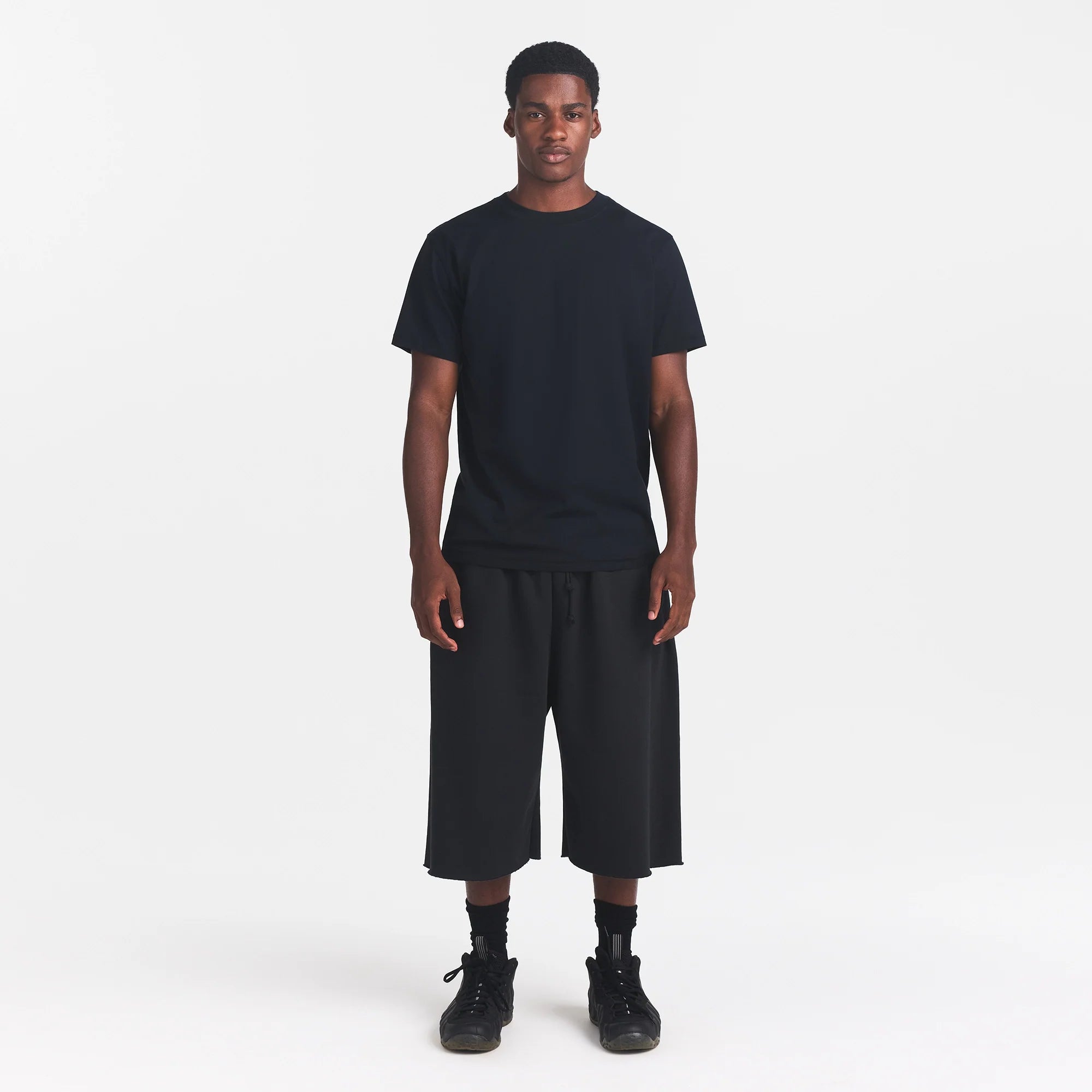 HEAVYWEIGHT COTTON MENS RELAXED CROPPED CREWNECK | OBSIDIAN ON A MODEL FRONT VIEW @ | FOCUS: 0.0, 1.0, 0.9