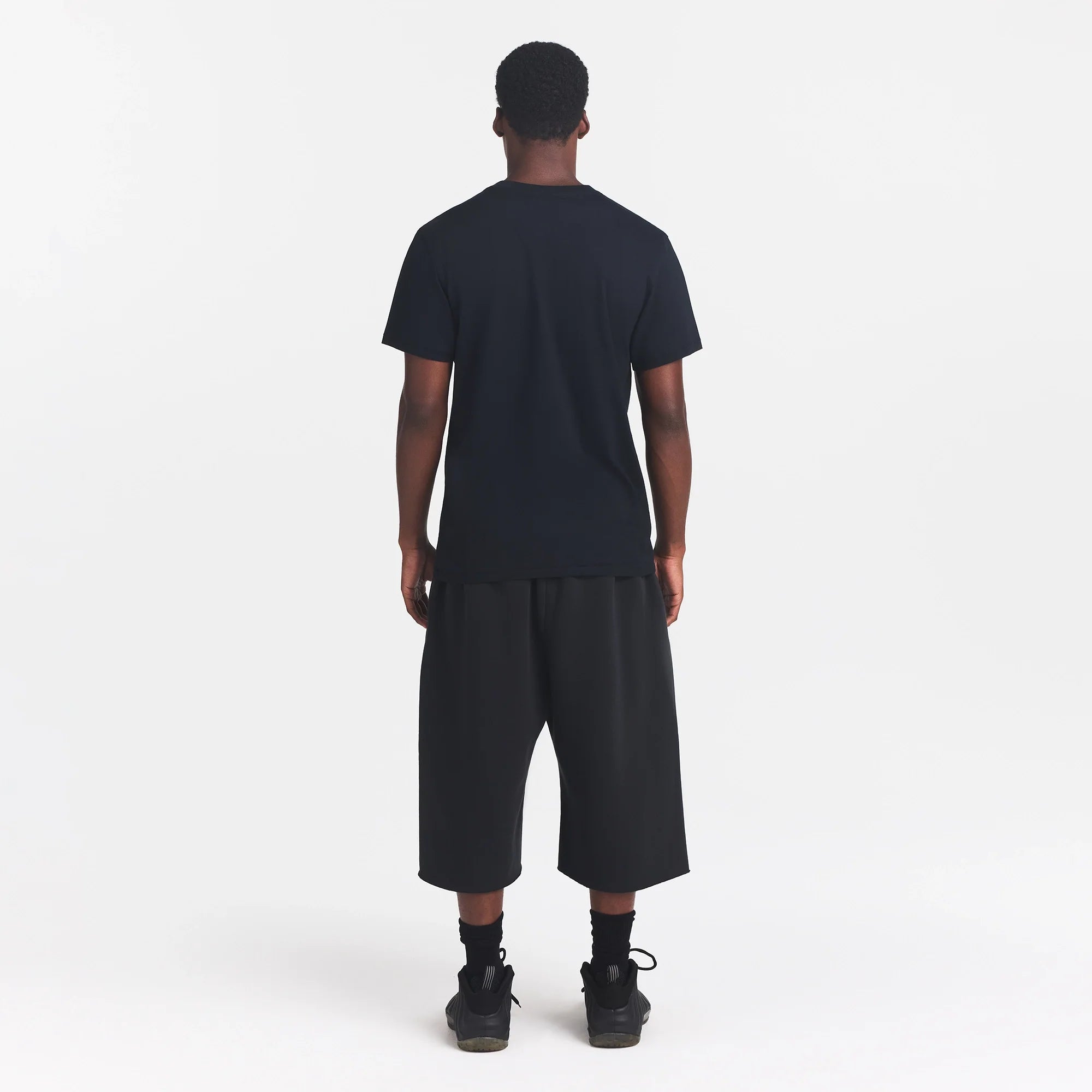 HEAVYWEIGHT COTTON MENS RELAXED CROPPED CREWNECK | OBSIDIAN ON A MODEL BACK VIEW @ | FOCUS: 0.0, 1.0, 0.9