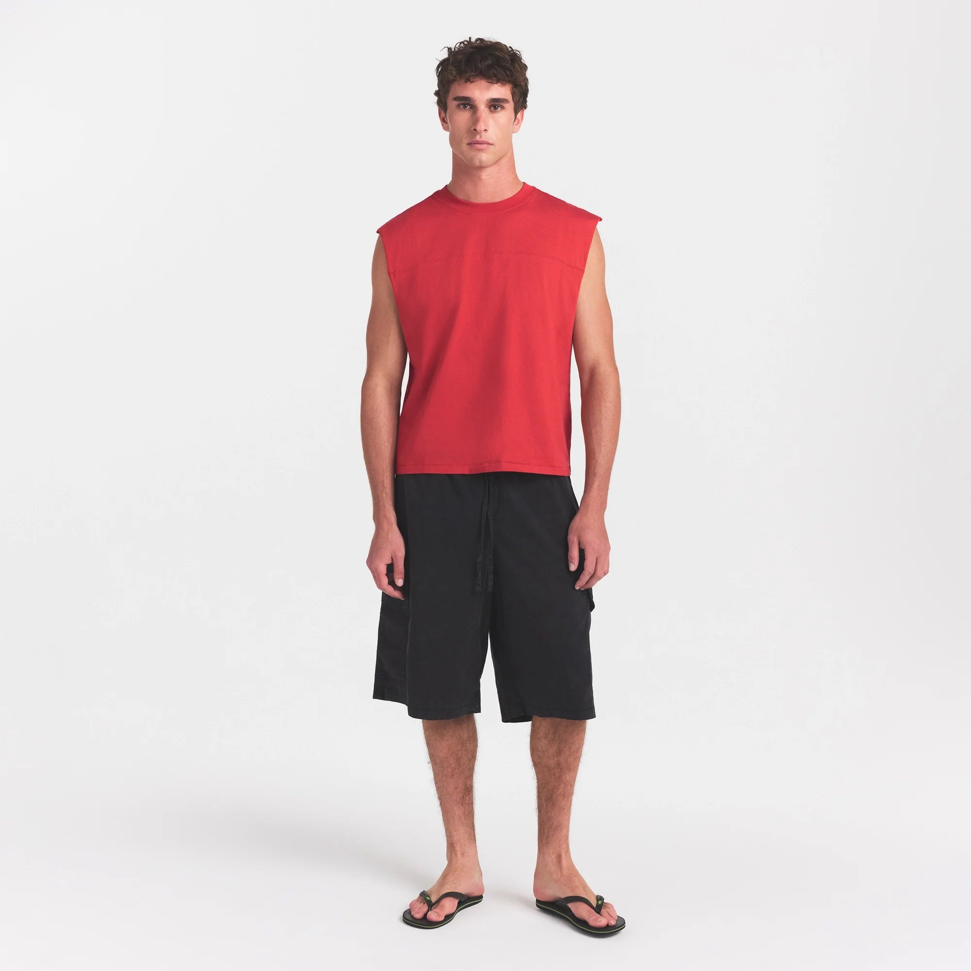 HEAVYWEIGHT COTTON MENS CROPPED MUSCLE TANK | WASHED RED ON A MODEL FRONT VIEW @ | FOCUS: 0.0, 1.0, 0.9