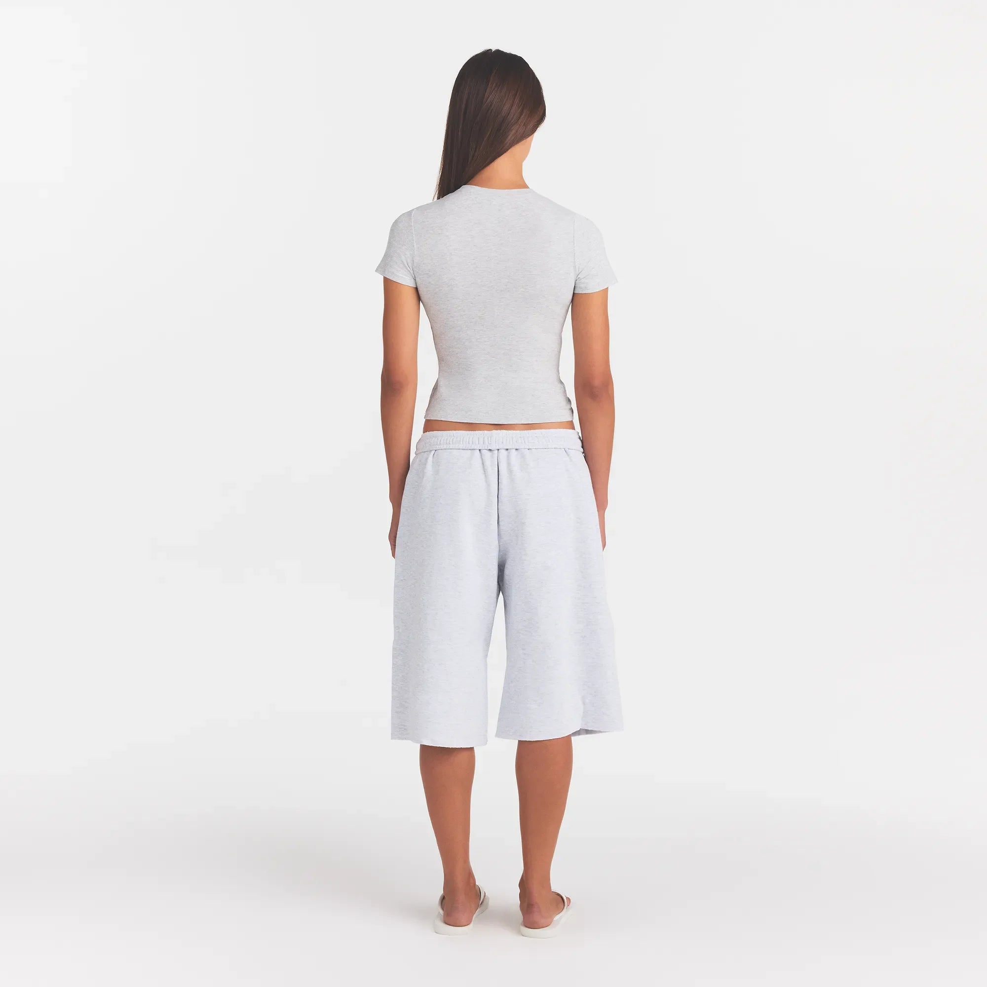 COTTON JERSEY T-SHIRT | LIGHT HEATHER GREY WITH ONYX LOGO ON A MODEL BACK VIEW @ | FOCUS: 0.0, 1.0, 0.9