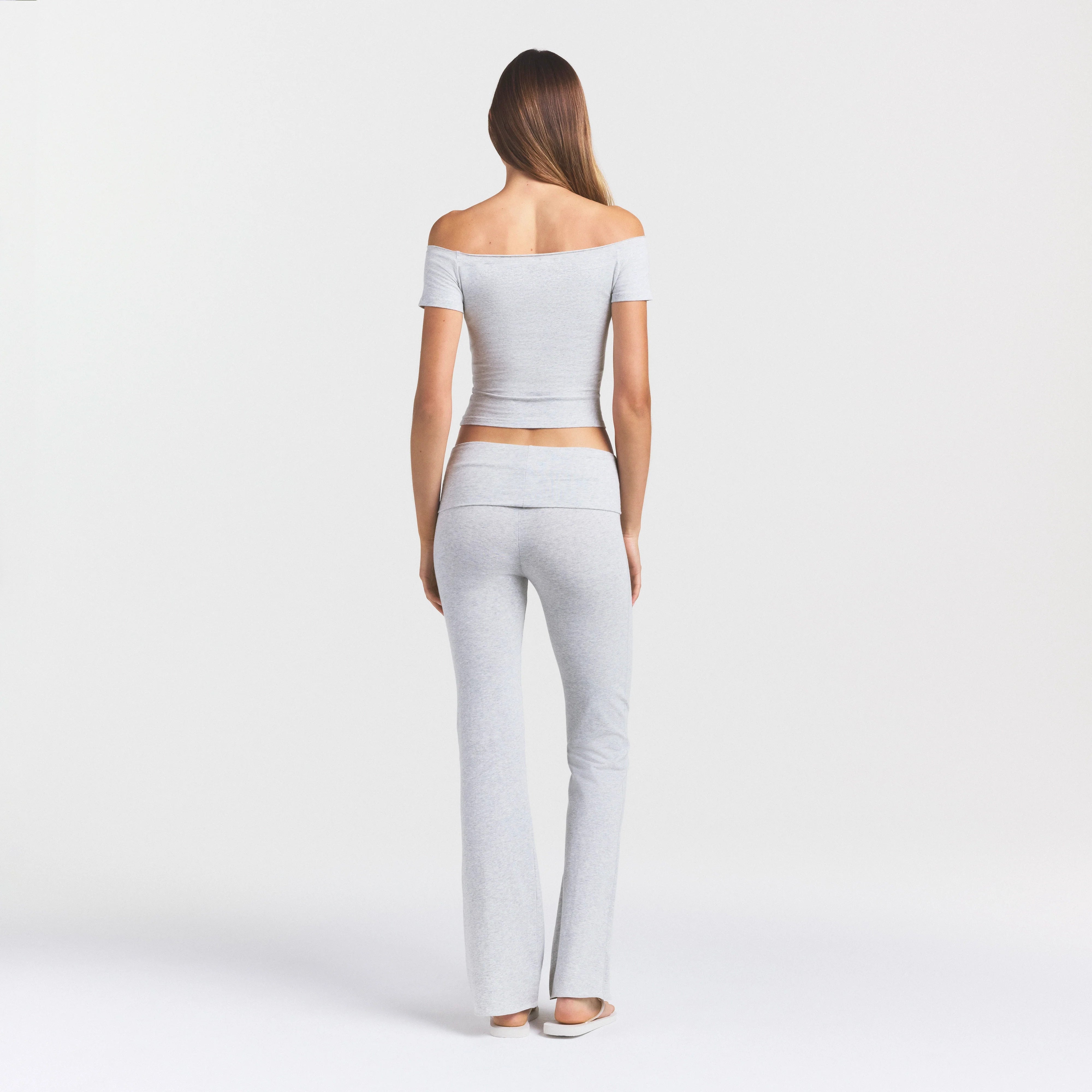 COTTON JERSEY OFF THE SHOULDER TOP | LIGHT HEATHER GREY ON A MODEL SIDE VIEW @ | FOCUS: 0.0, 1.0, 0.9