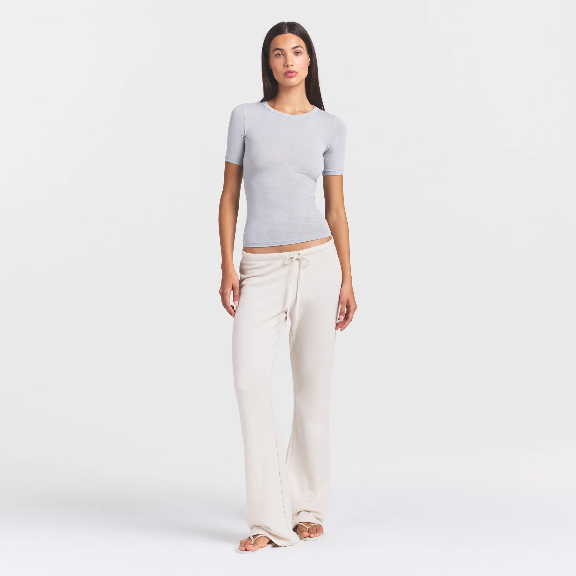 SHEER MODAL LONG T-SHIRT | HEATHER GREY ON A MODEL FRONT VIEW @ | FOCUS: 0.0, 1.0, 0.9