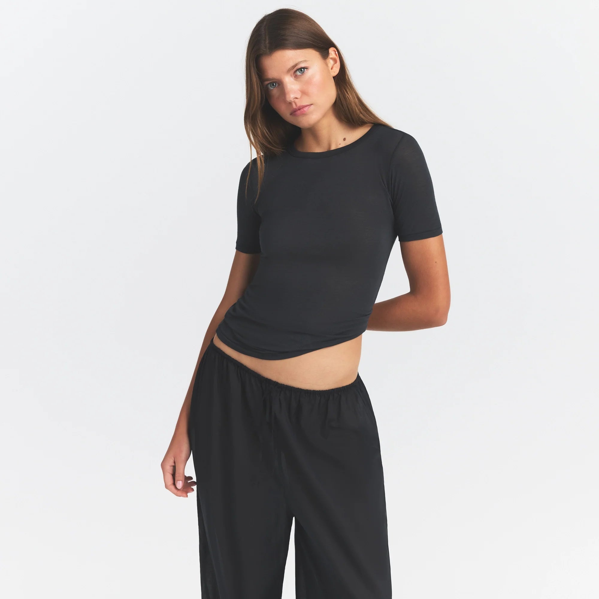 SHEER MODAL LONG T-SHIRT | ONYX ON A MODEL SIDE VIEW