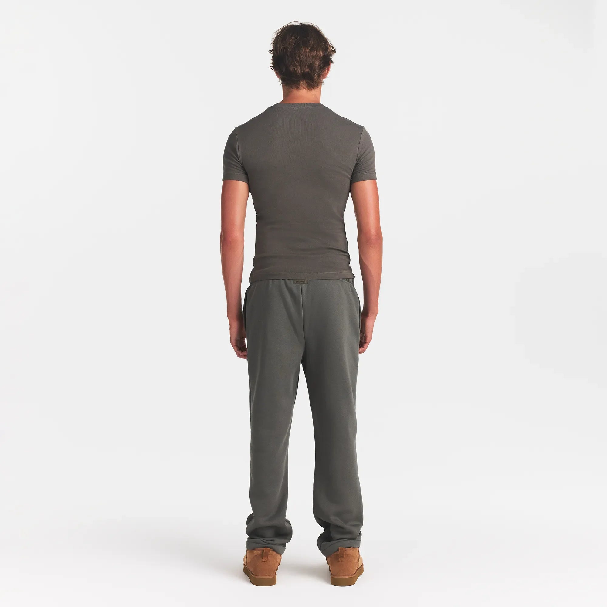 SKIMS COTTON RIB MENS T-SHIRT | JUNGLE ON A MODEL BACK VIEW @ | FOCUS: 0.0, 1.0, 0.9