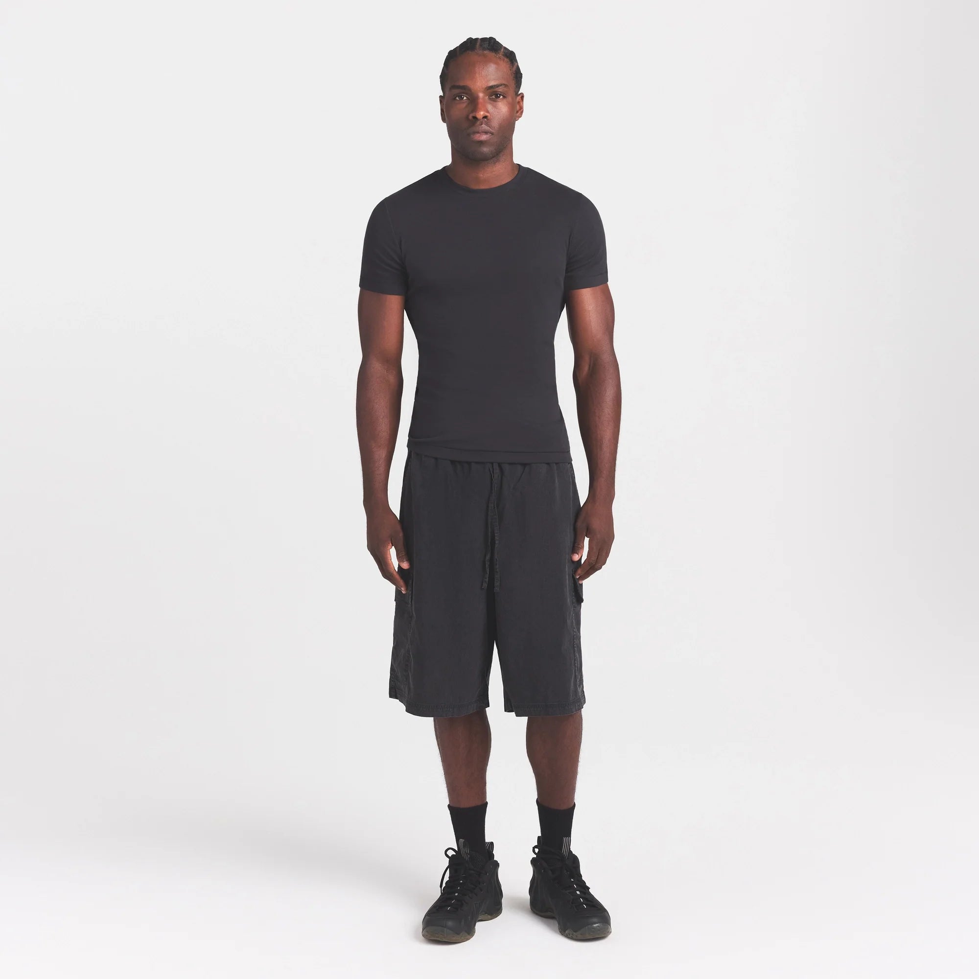 SKIMS COTTON RIB MENS T-SHIRT | ONYX ON A MODEL FRONT VIEW @ | FOCUS: 0.0, 1.0, 0.9