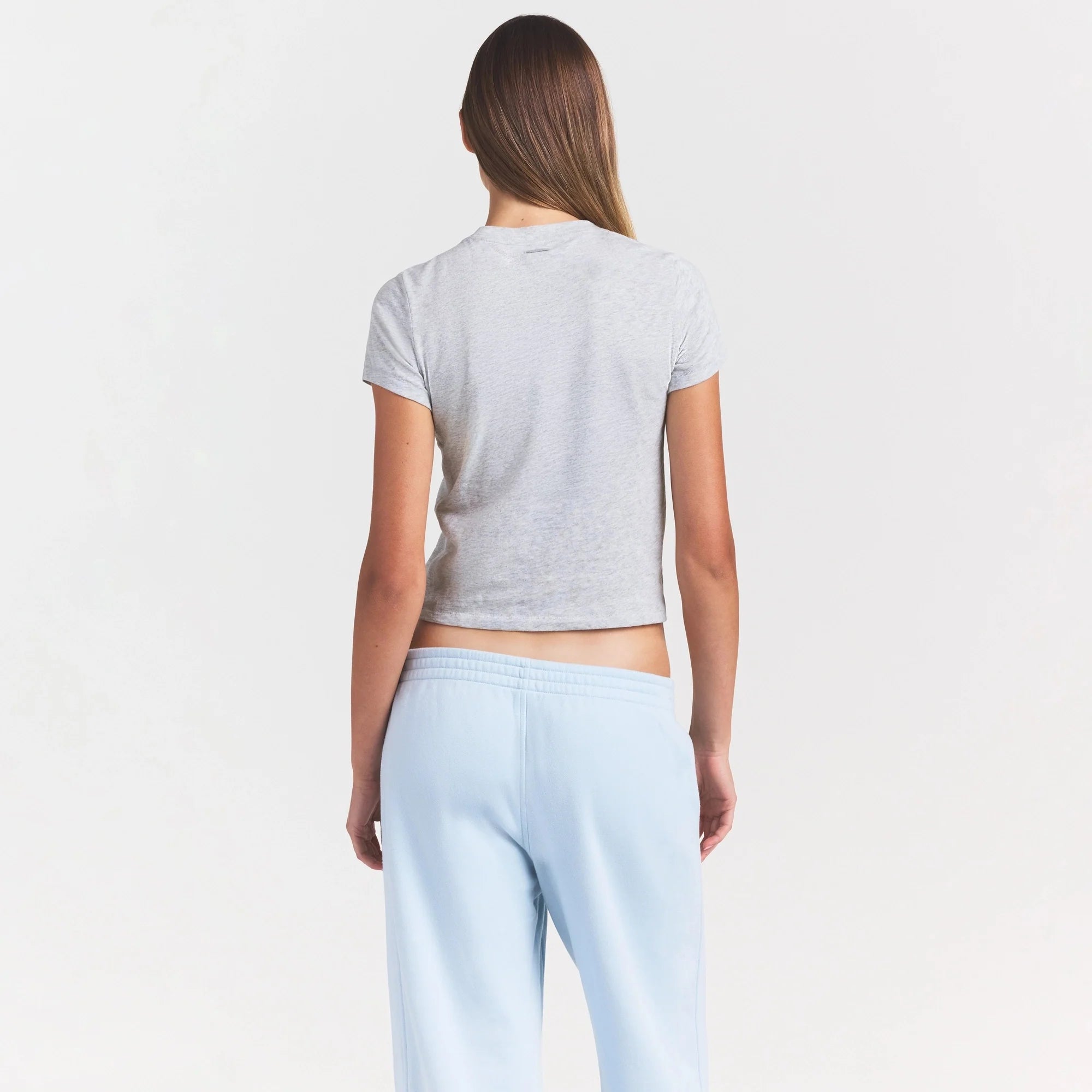 WORN IN JERSEY T-SHIRT | LIGHT HEATHER GREY ON A MODEL SIDE VIEW @ | FOCUS: 0.0, 1.0, 0.9