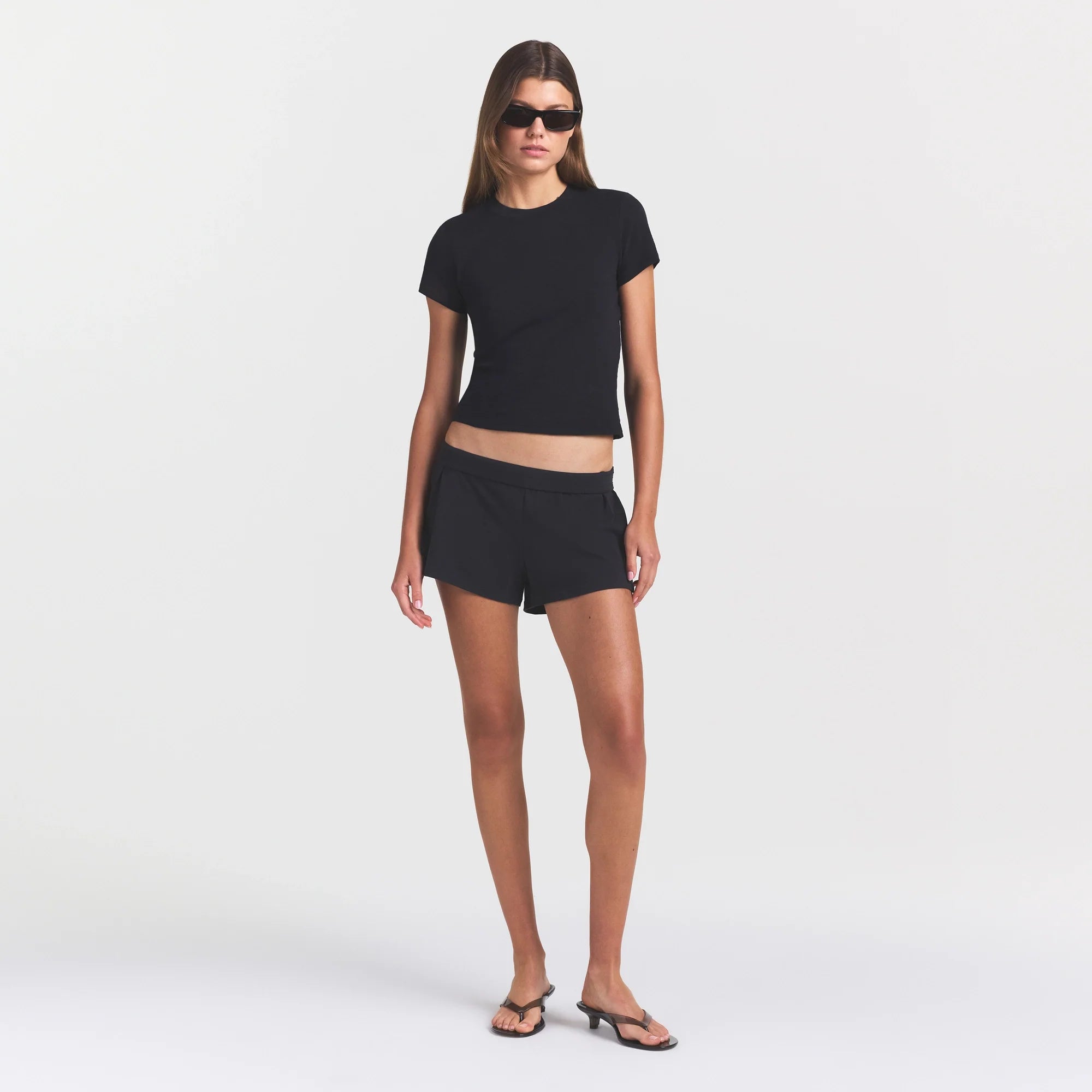 WORN IN JERSEY T-SHIRT | WASHED ONYX ON A MODEL FRONT VIEW @ | FOCUS: 0.0, 1.0, 0.9