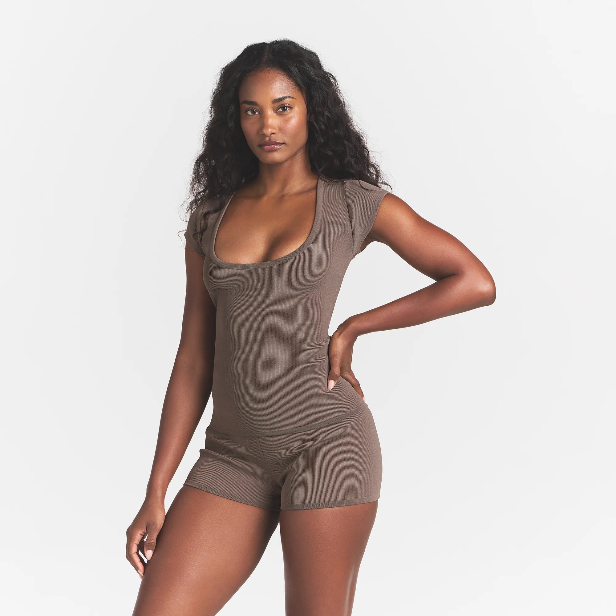 REFINED KNIT SCOOP NECK TOP | AMETHYST ON A MODEL FRONT VIEW @ | FOCUS: 0.0, 1.0, 0.9