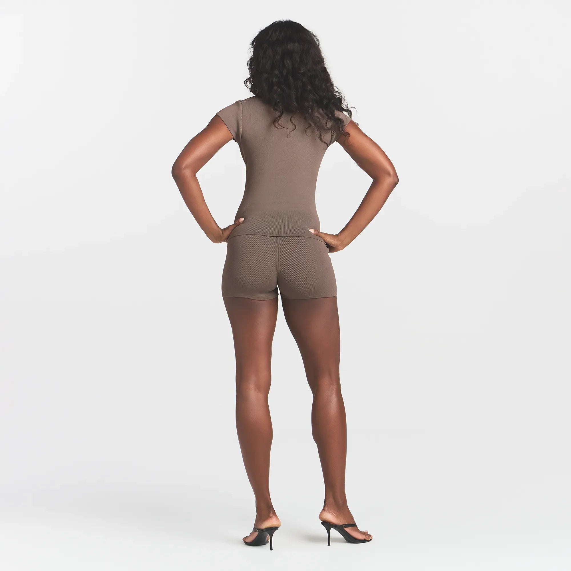 REFINED KNIT SCOOP NECK TOP | AMETHYST ON A MODEL FRONT VIEW @ | FOCUS: 0.0, 1.0, 0.9