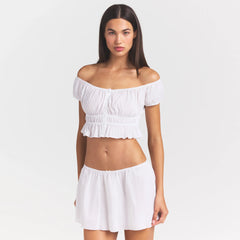 COTTON POPLIN OFF THE SHOULDER TOP | SNOW ON A MODEL SIDE VIEW @ | FOCUS: 0.0, 1.0, 0.9