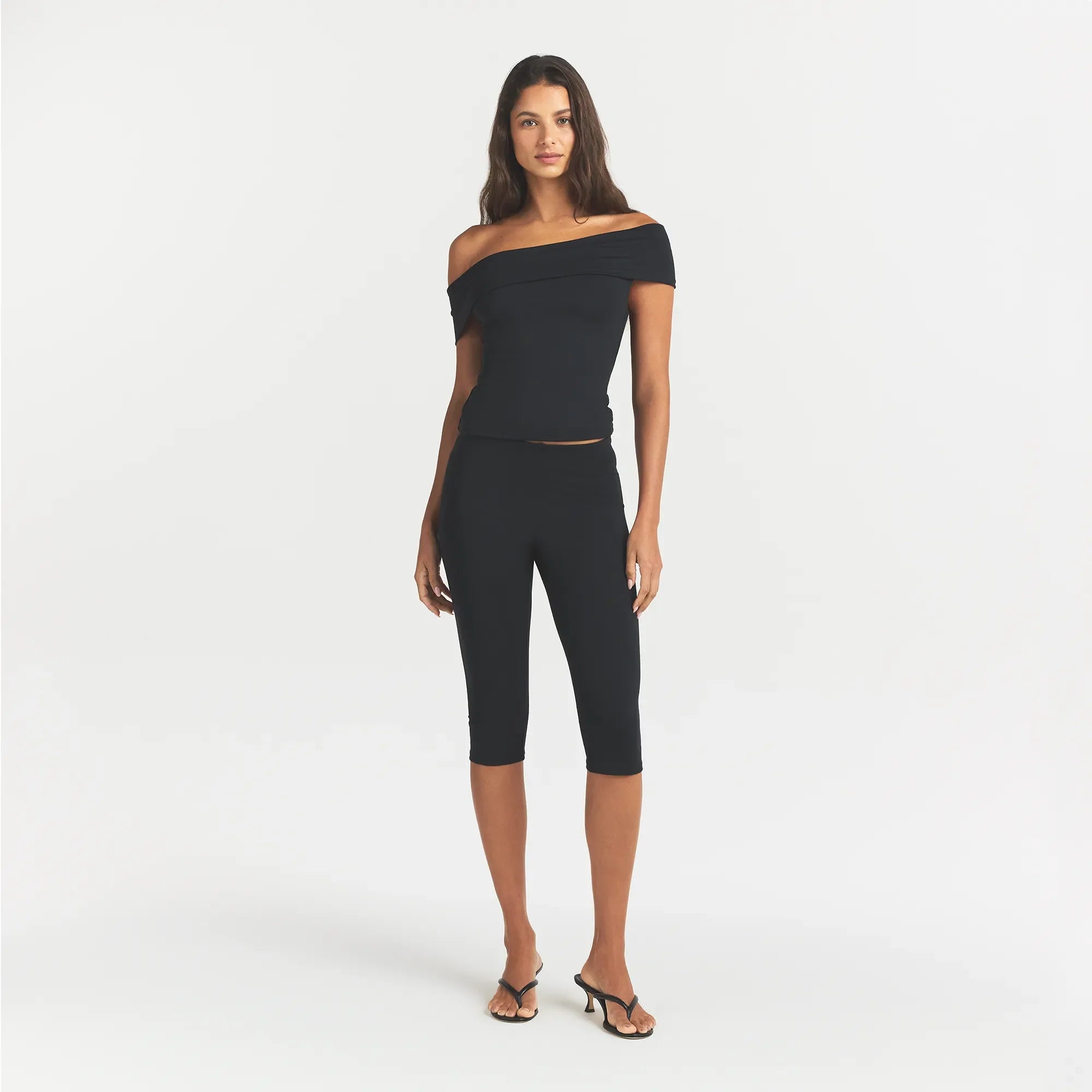 SMOOTH LAYERS SHORT SLEEVE TOP | OBSIDIAN ON A MODEL FRONT VIEW @ | FOCUS: 0.0, 1.0, 0.9