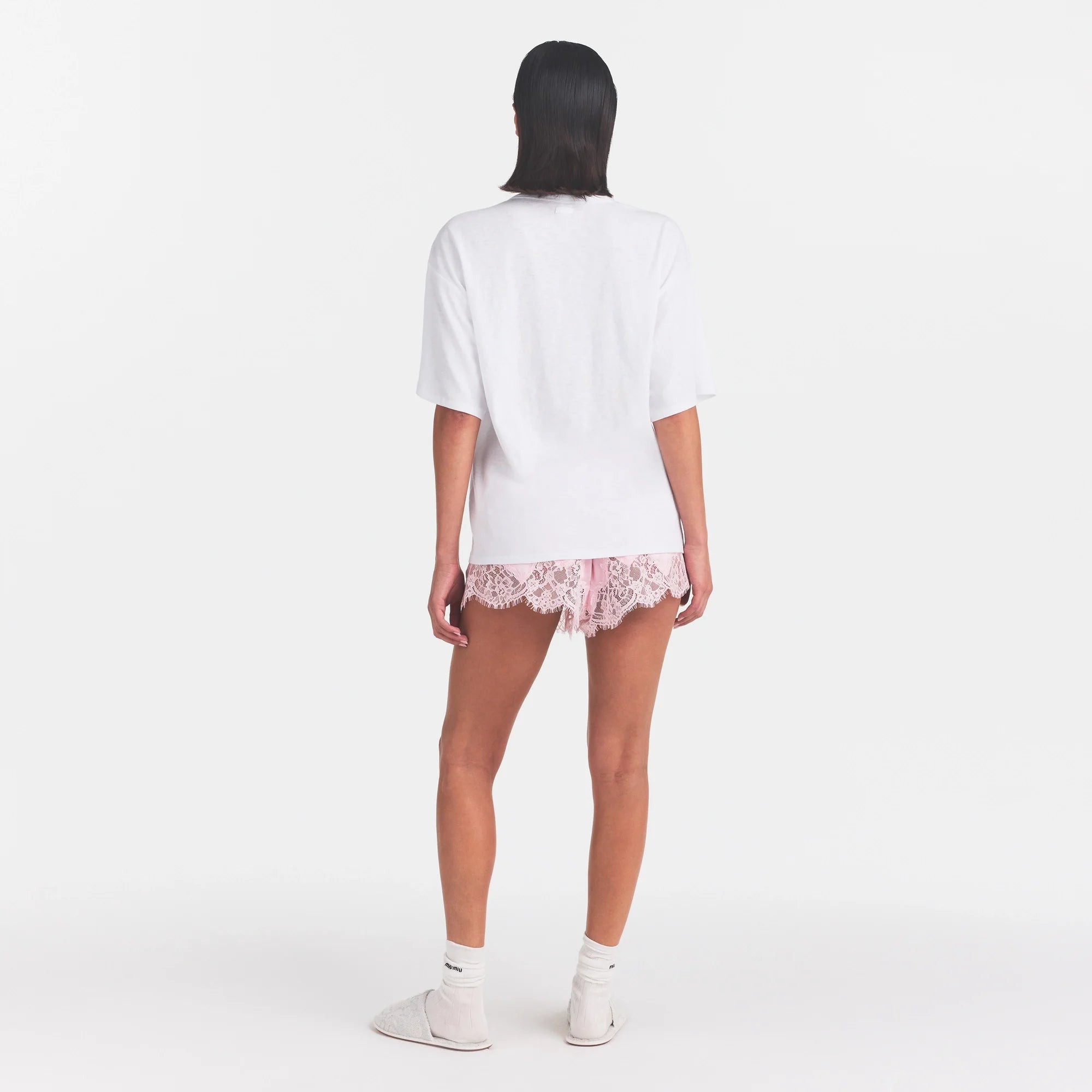 WORN IN JERSEY BAGGY T-SHIRT | SNOW IN MY BAG ON A MODEL FRONT VIEW @ | FOCUS: 0.0, 1.0, 0.9
