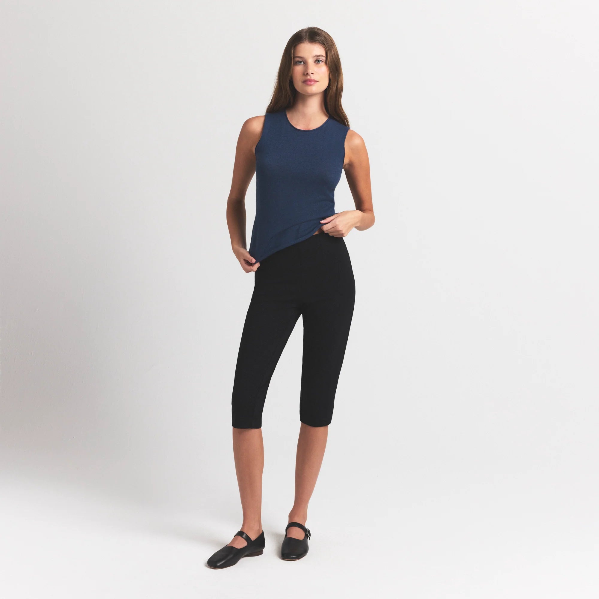 FEATHERWEIGHT CASHMERE SLEEVELESS TOP | INDIGO ON A MODEL FRONT VIEW S | FOCUS: 0.0, 1.0, 0.9