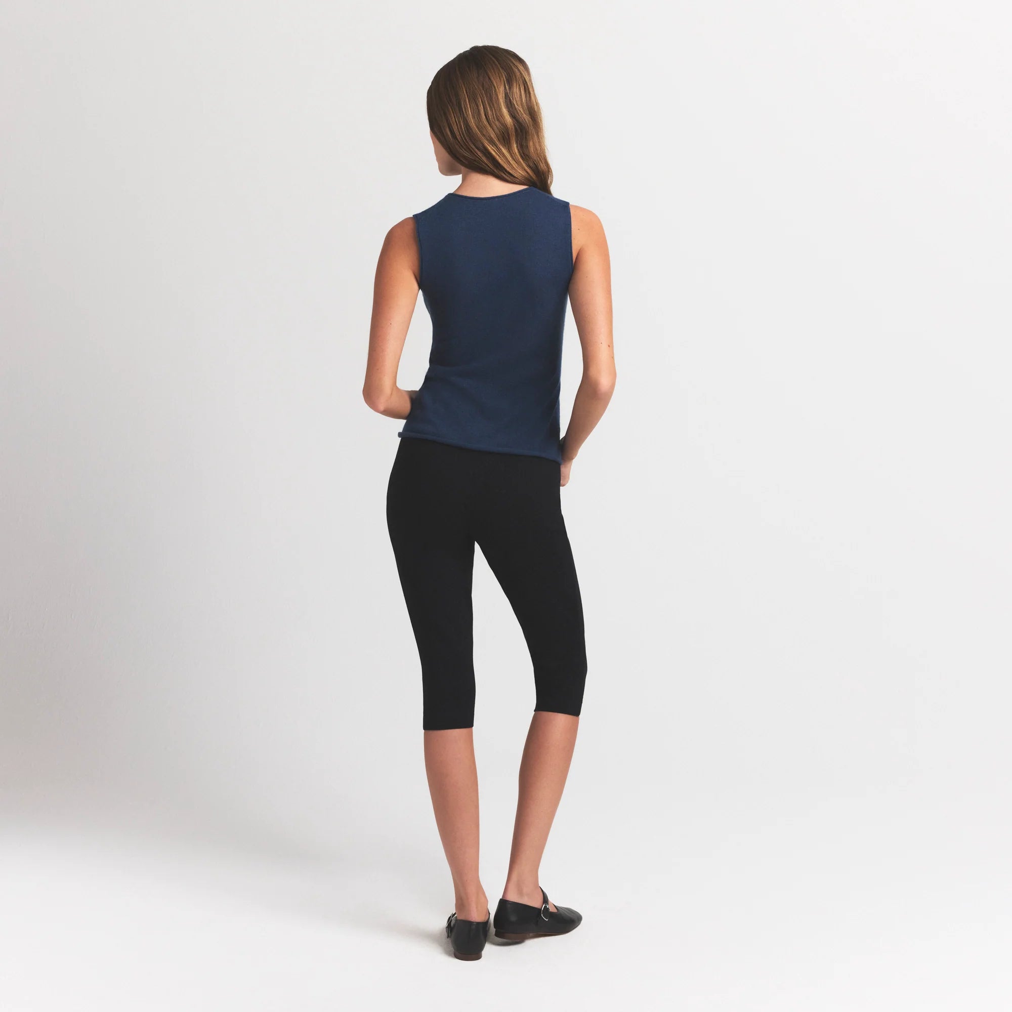 FEATHERWEIGHT CASHMERE SLEEVELESS TOP | INDIGO ON A MODEL SIDE VIEW S | FOCUS: 0.0, 1.0, 0.9