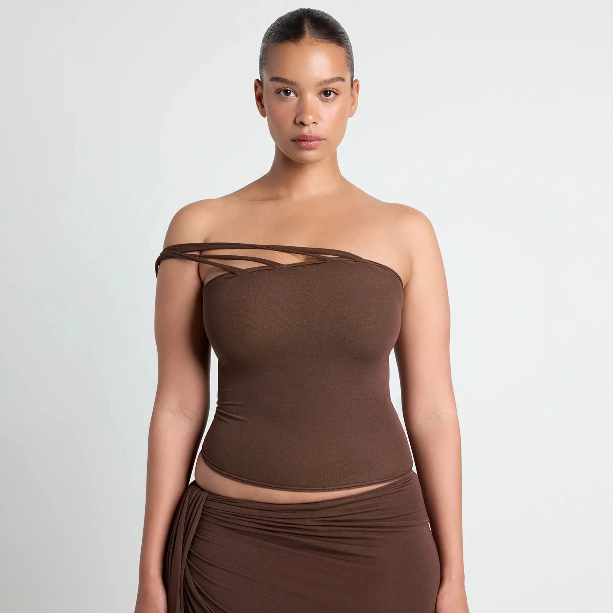 VETTESE X SKIMS SHEER MODAL TOP | COCOA ON A MODEL FRONT VIEW | FOCUS: 0.0, 1.0, 0.9