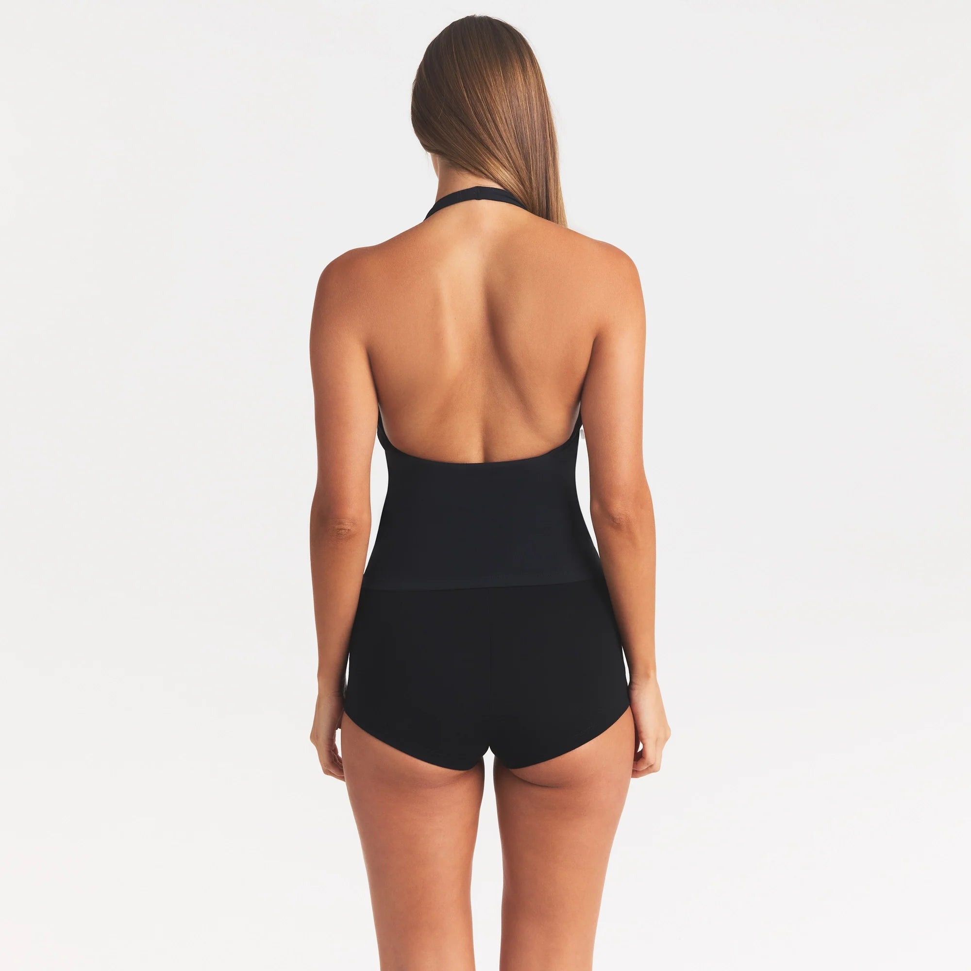 SMOOTH LAYERS HALTER TOP | OBSIDIAN ON A MODEL SIDE VIEW @ | FOCUS: 0.0, 1.0, 0.9