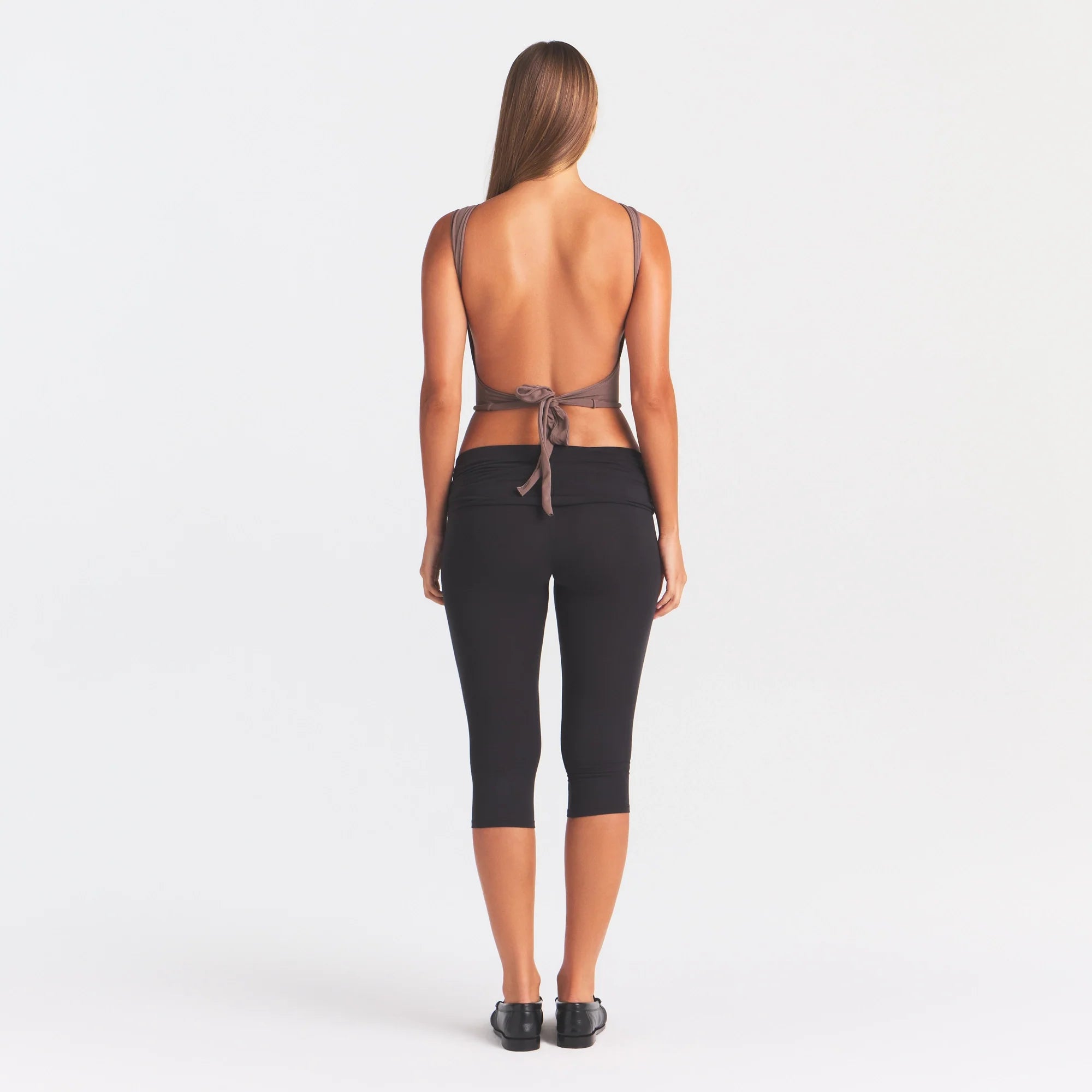 COTTON JERSEY TIE BACK TANK | AMETHYST ON A MODEL | FOCUS: 0.0, 1.0, 0.9