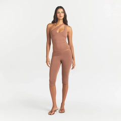 SMOOTH LAYERS ASYMMETRICAL TANK | NUTMEG ON A MODEL FRONT VIEW @ | FOCUS: 0.0, 1.0, 0.9