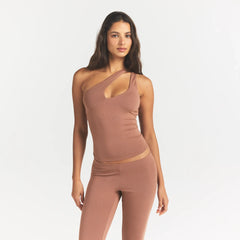 SMOOTH LAYERS ASYMMETRICAL TANK | NUTMEG ON A MODEL FRONT VIEW @ | FOCUS: 0.0, 1.0, 0.9